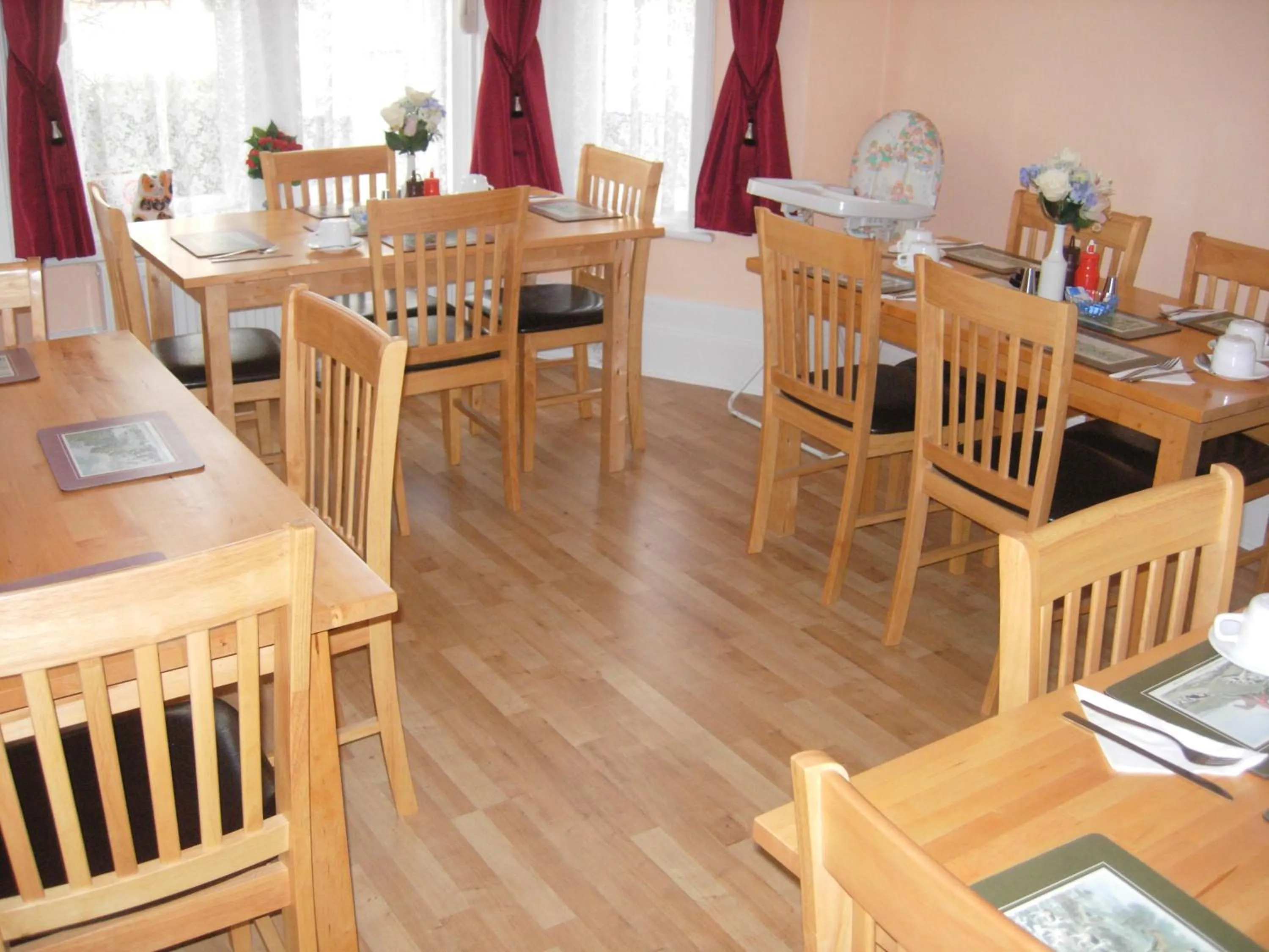 Restaurant/places to eat in Longfield Guest House