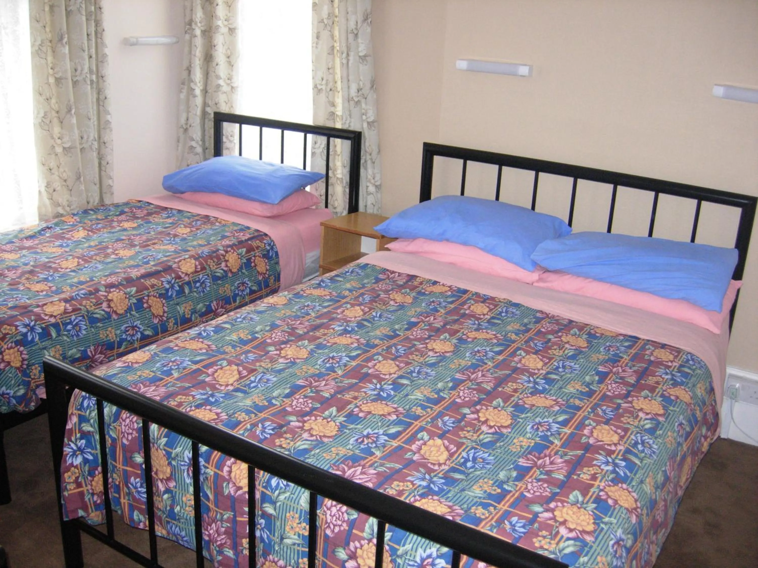 Bed in Longfield Guest House