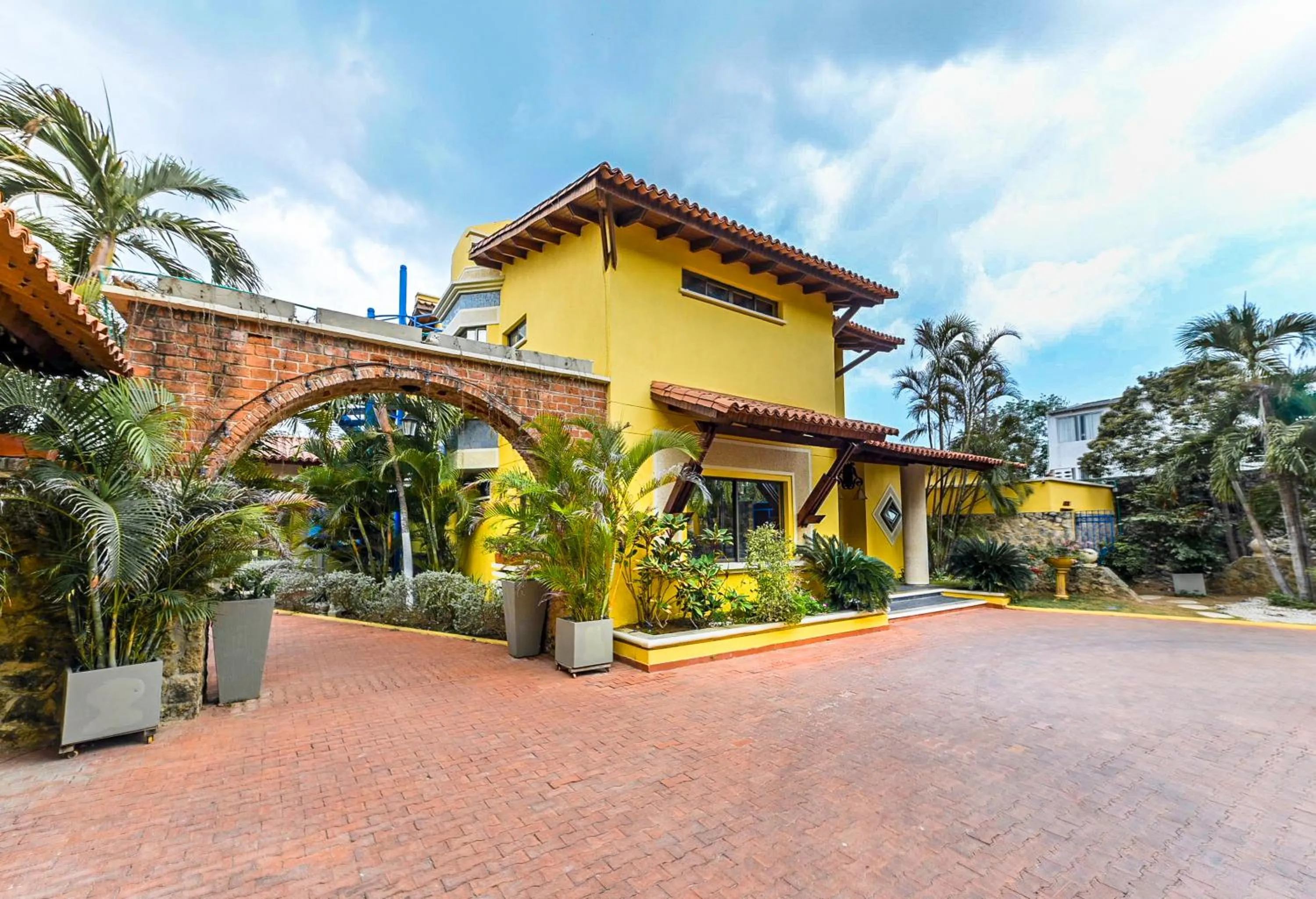 Facade/entrance in Porto Bello Hotel Boutique