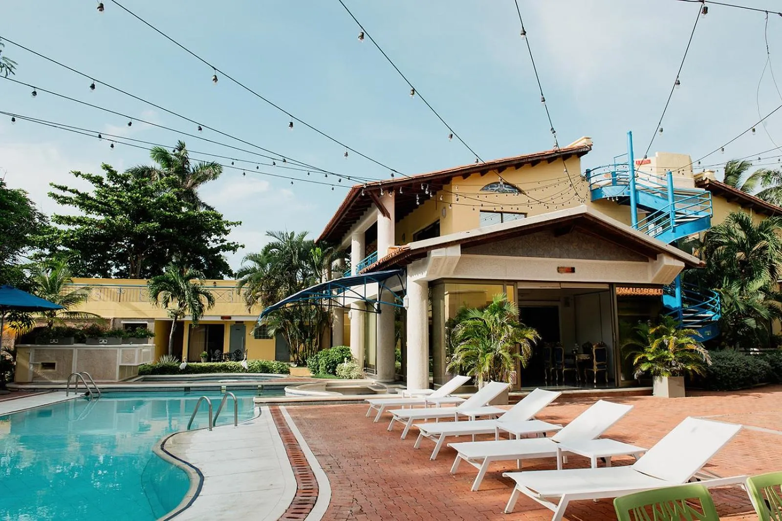 Swimming pool in Porto Bello Hotel Boutique