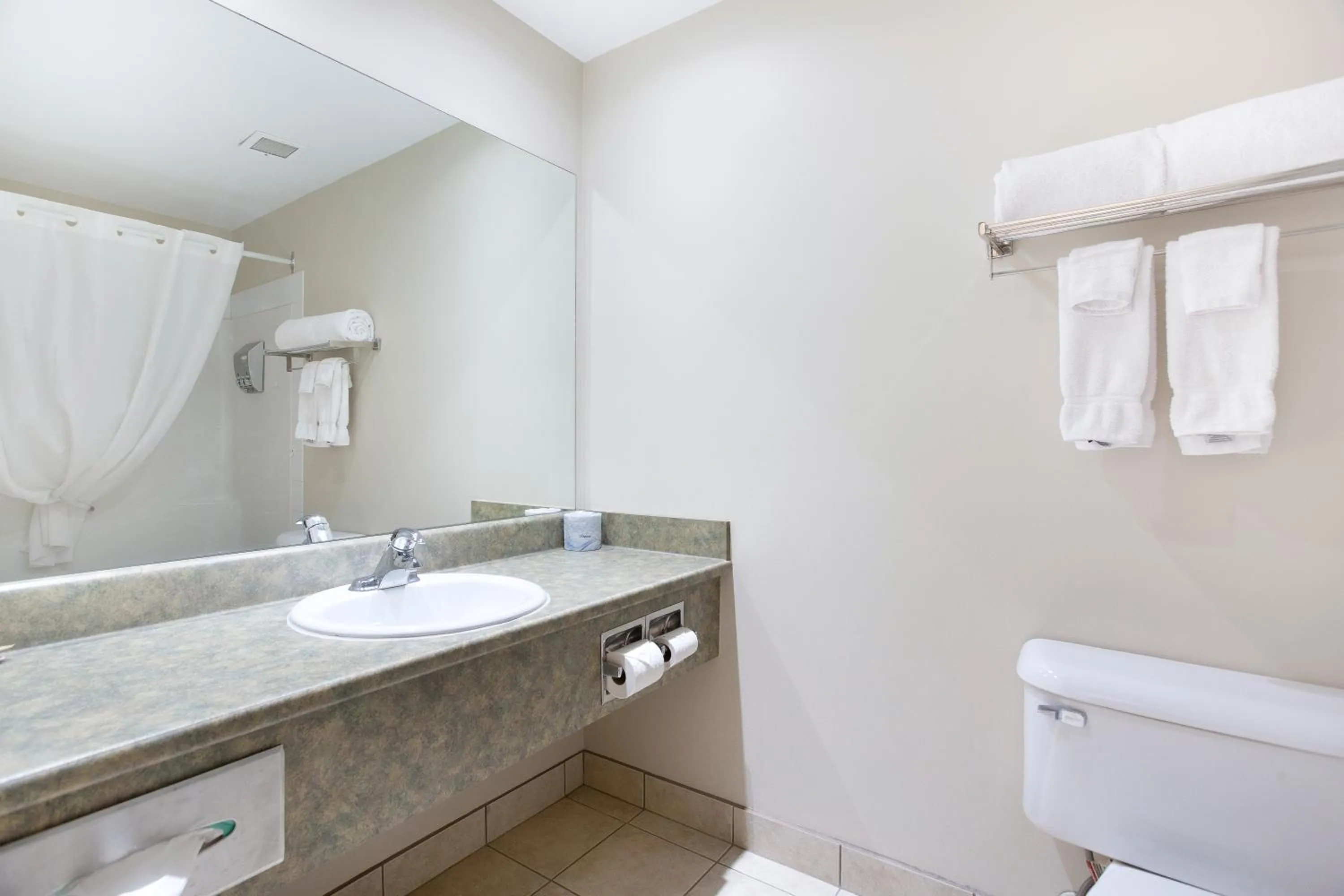 Lakeview Inns & Suites - Okotoks