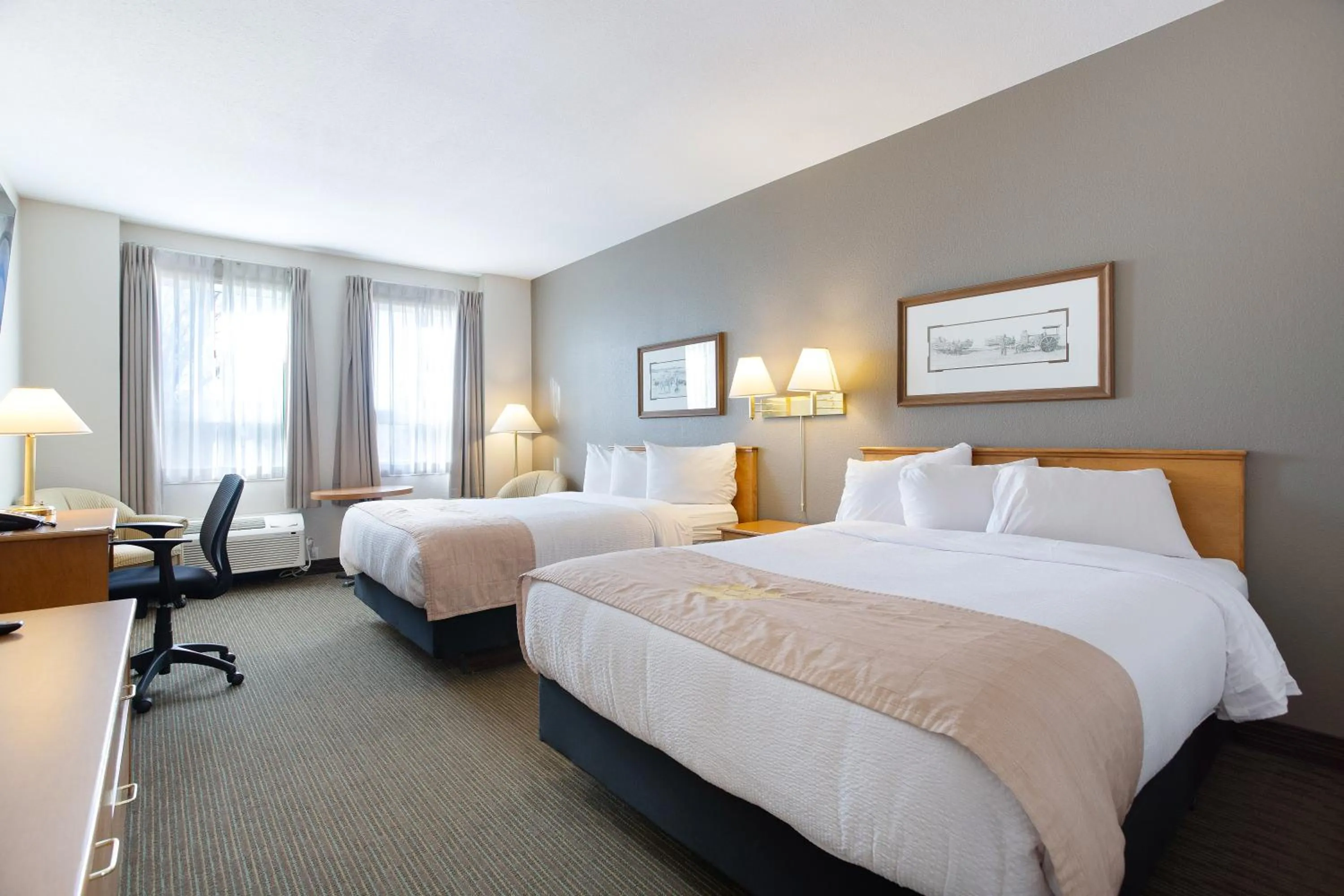 Bed in Lakeview Inns & Suites - Okotoks