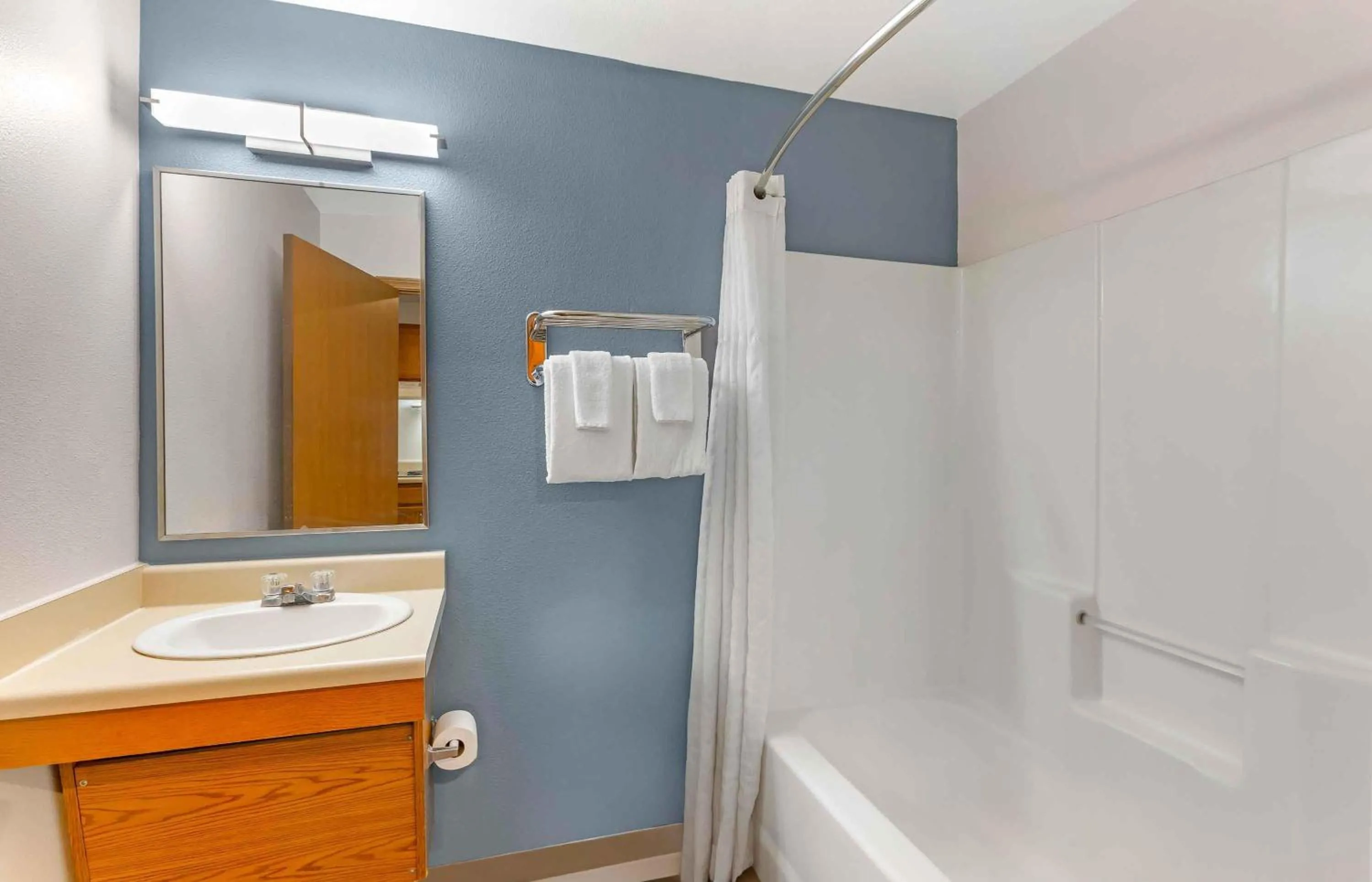 Bathroom in Extended Stay America Select Suites - Las Cruces