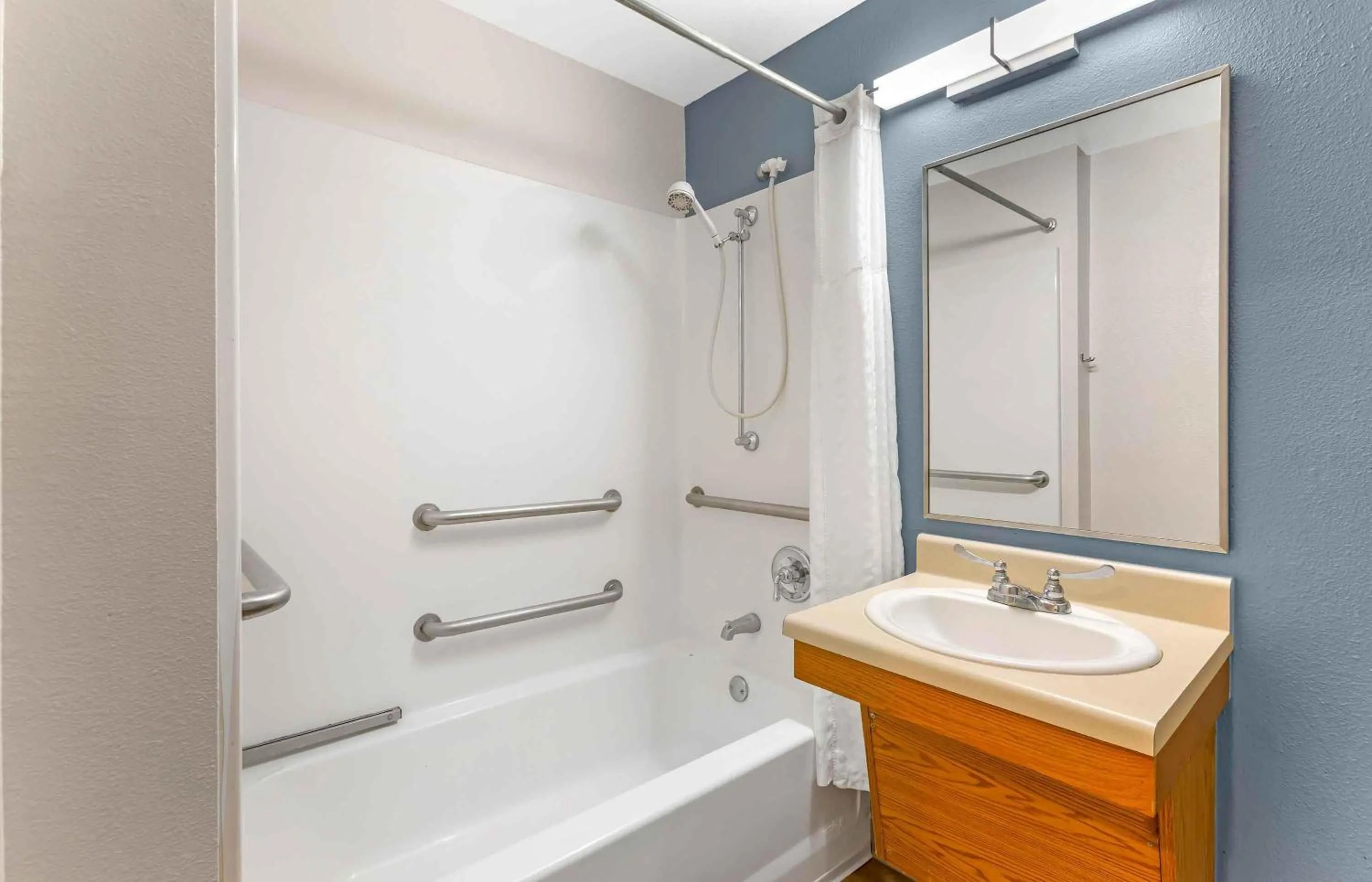 Bathroom in Extended Stay America Select Suites - Las Cruces