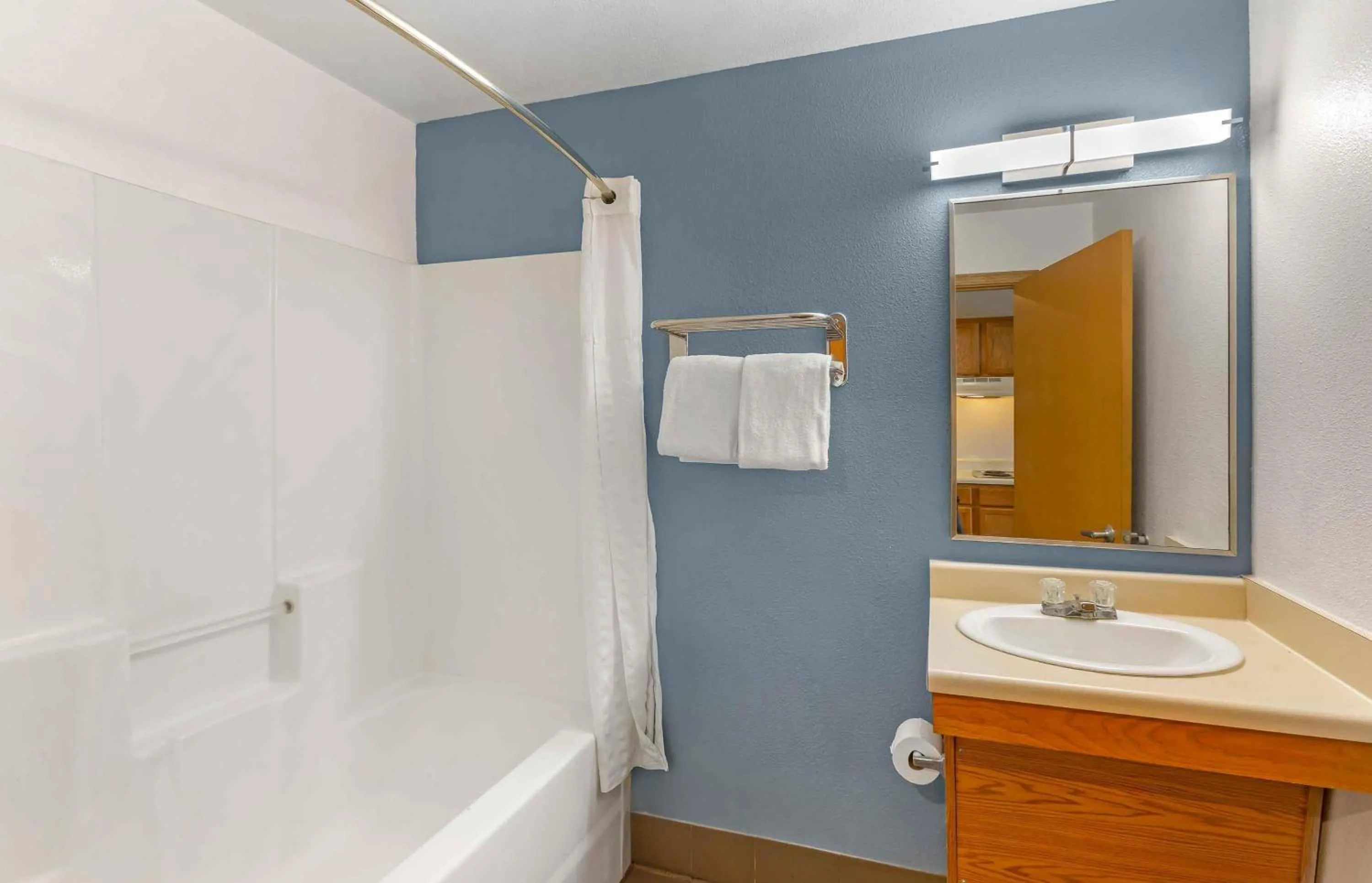 Bathroom in Extended Stay America Select Suites - Las Cruces