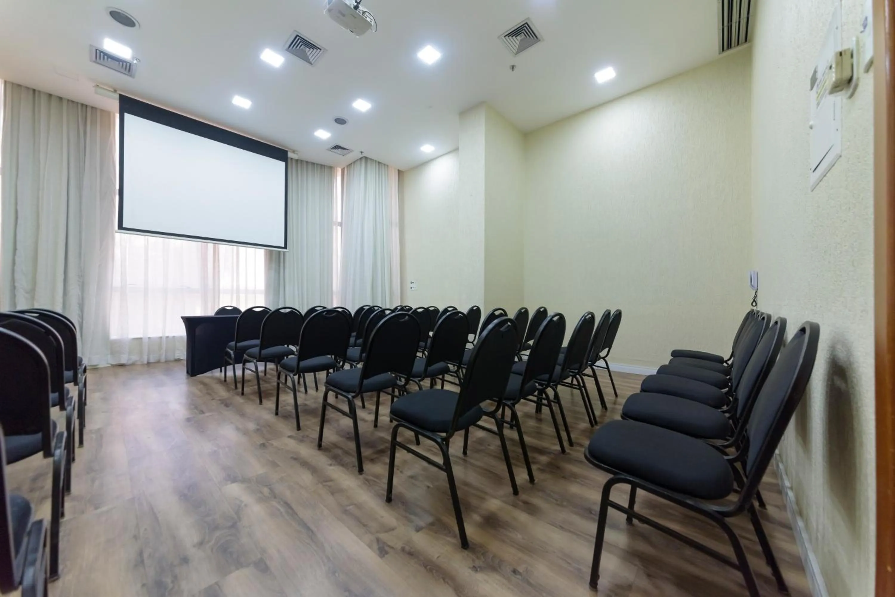 Meeting/conference room in Go Inn Taguatinga