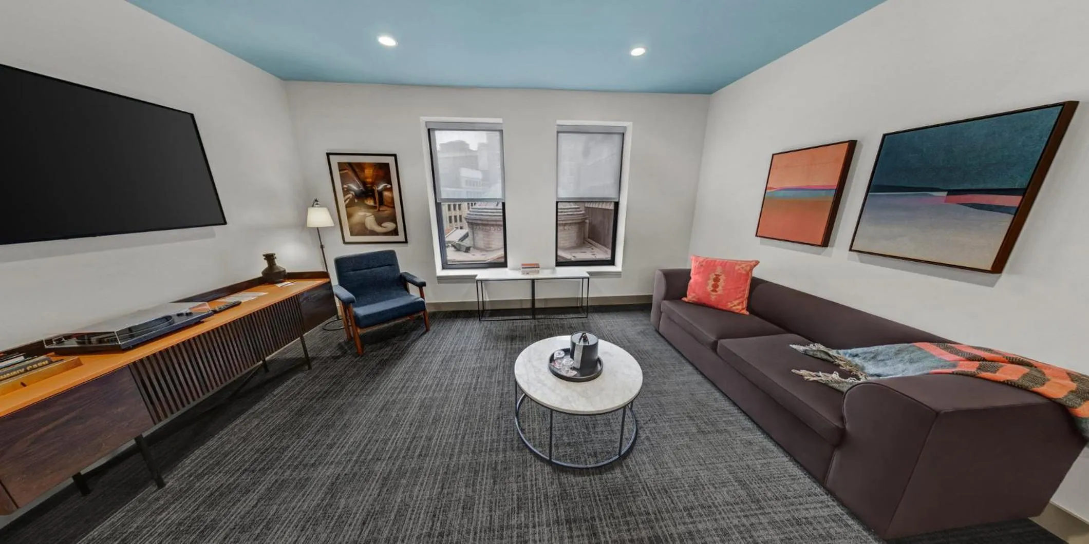 Photo of the whole room in Kimpton Schofield Hotel by IHG