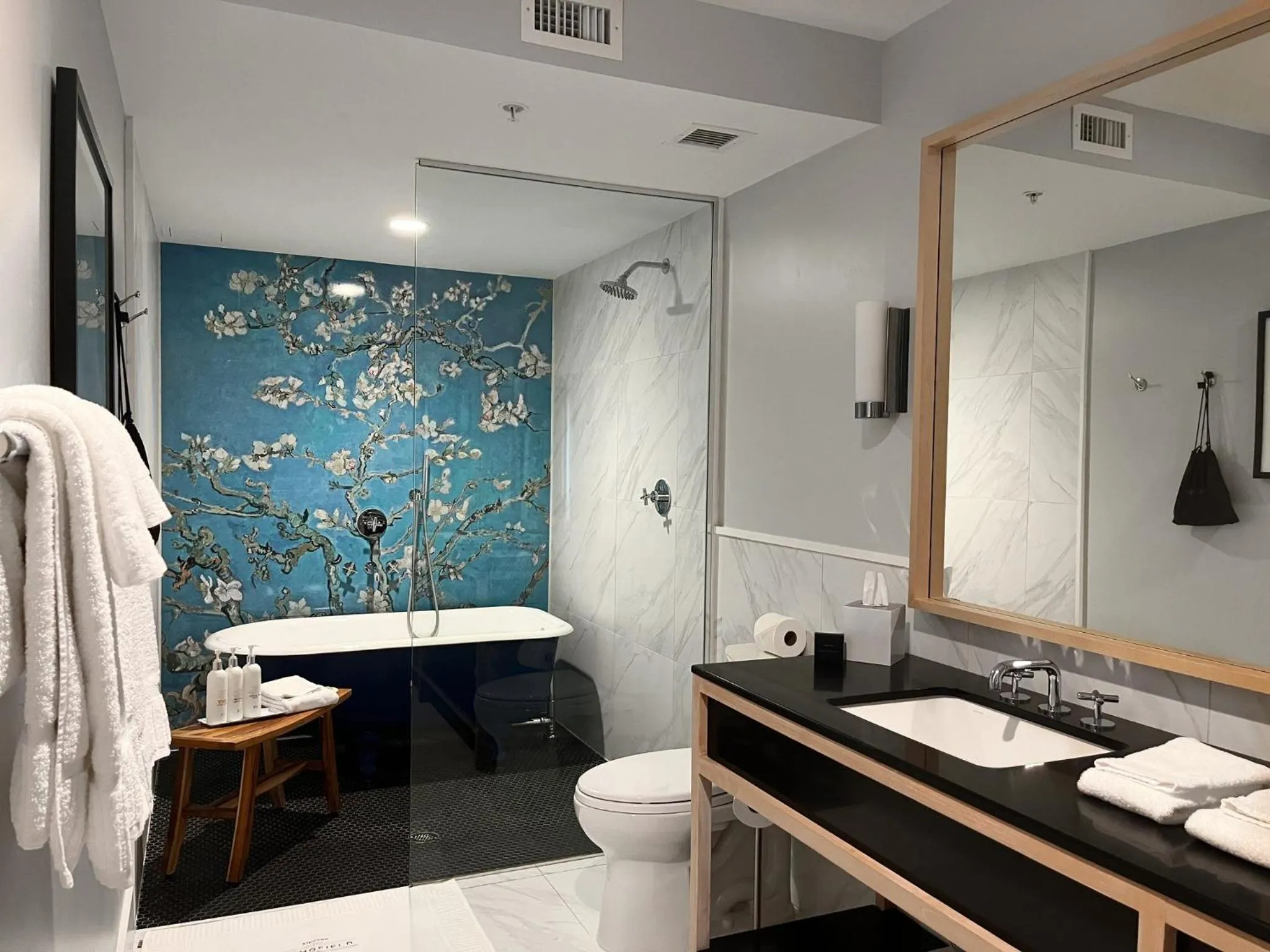 Photo of the whole room in Kimpton Schofield Hotel by IHG