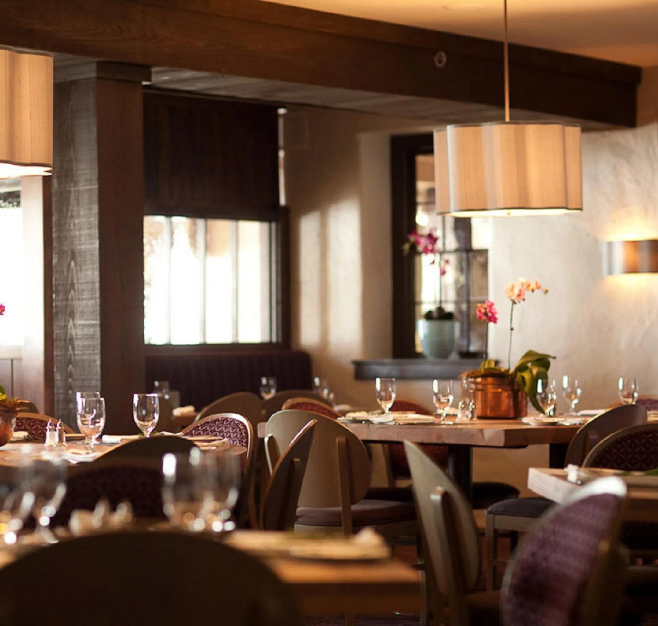Restaurant/places to eat in Normandy Farm Hotel & Conference Center