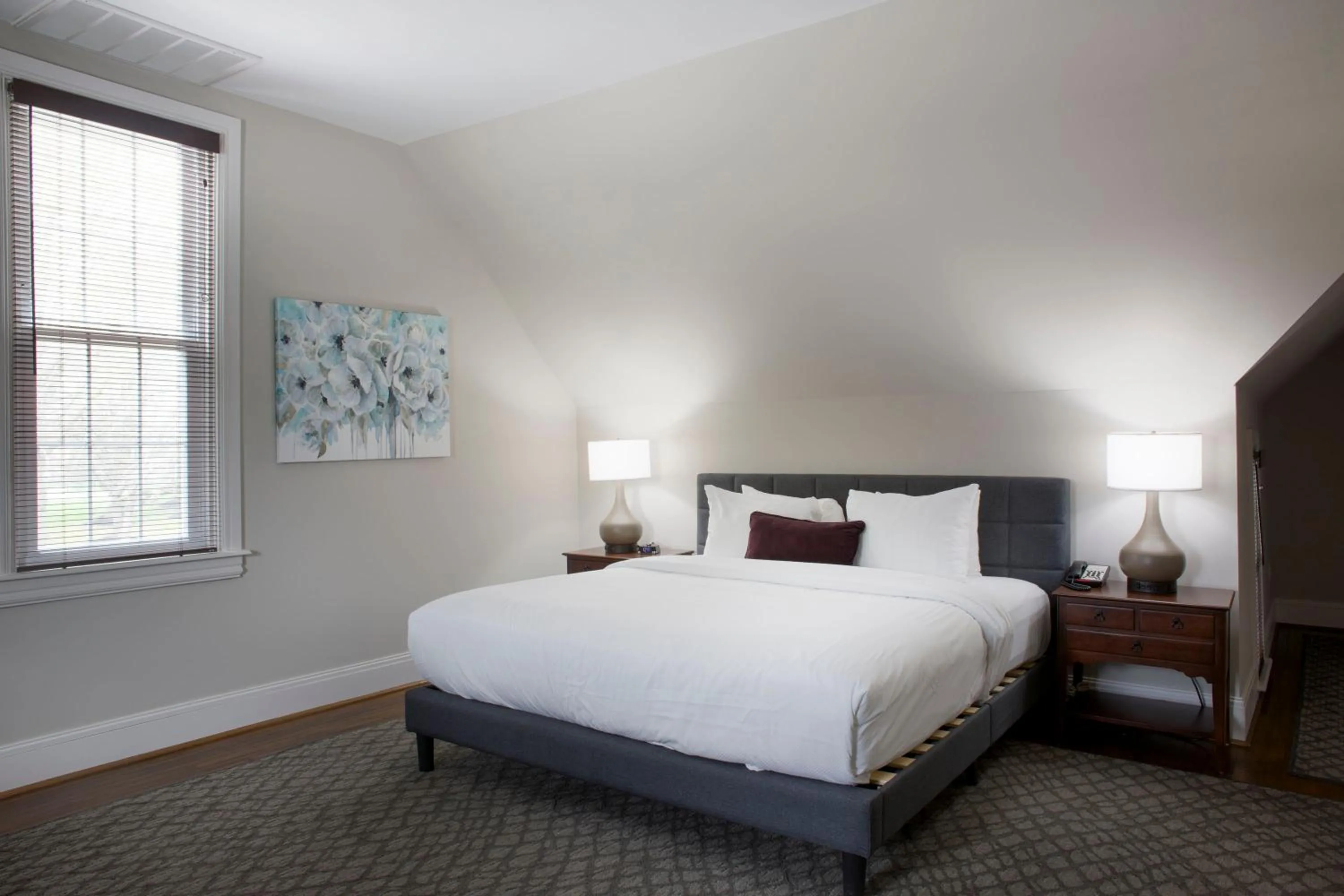 Bed in Normandy Farm Hotel & Conference Center