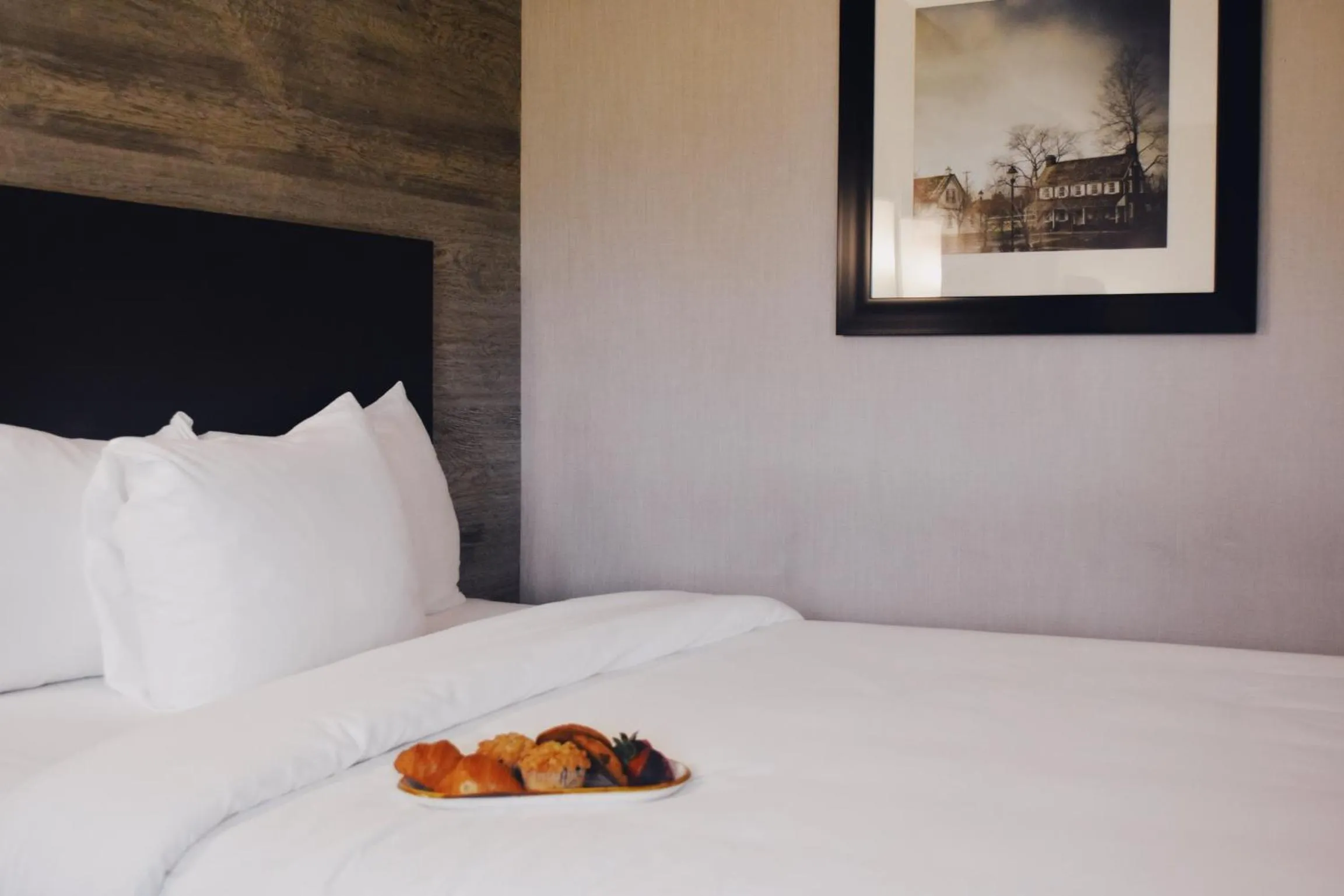 Bed in Normandy Farm Hotel & Conference Center