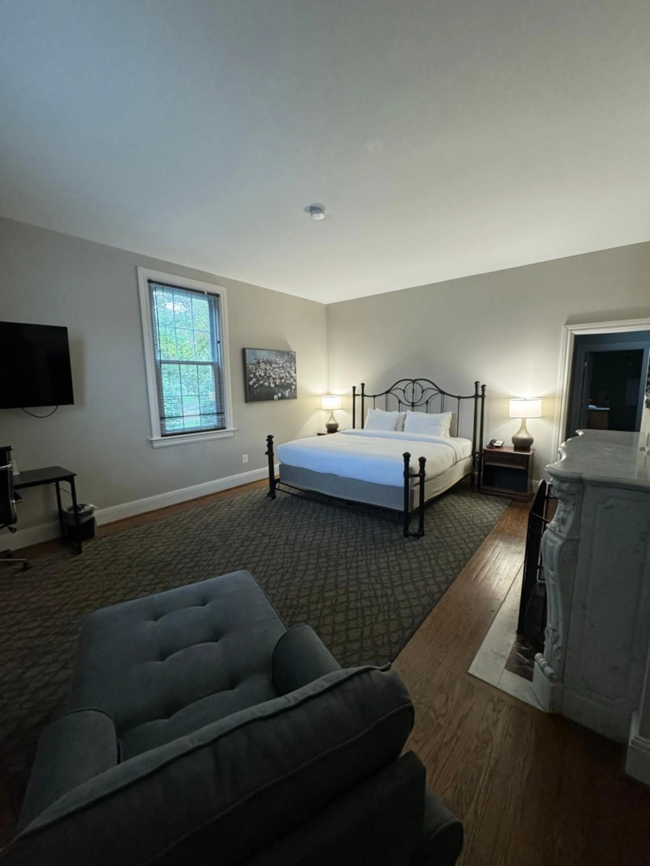 Bed in Normandy Farm Hotel & Conference Center