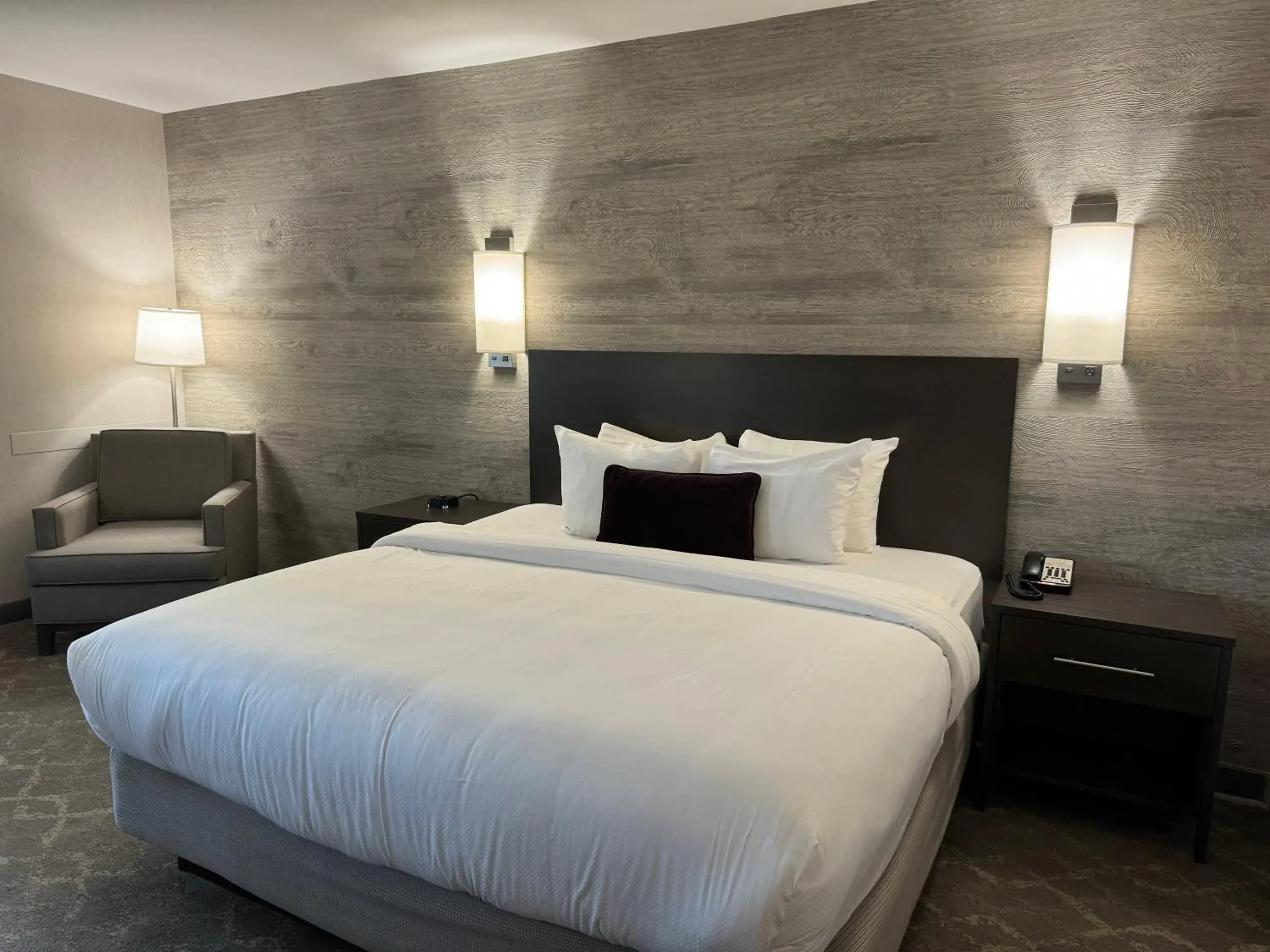 King Room in Normandy Farm Hotel & Conference Center King Room in Normandy Farm Hotel & Conference Center