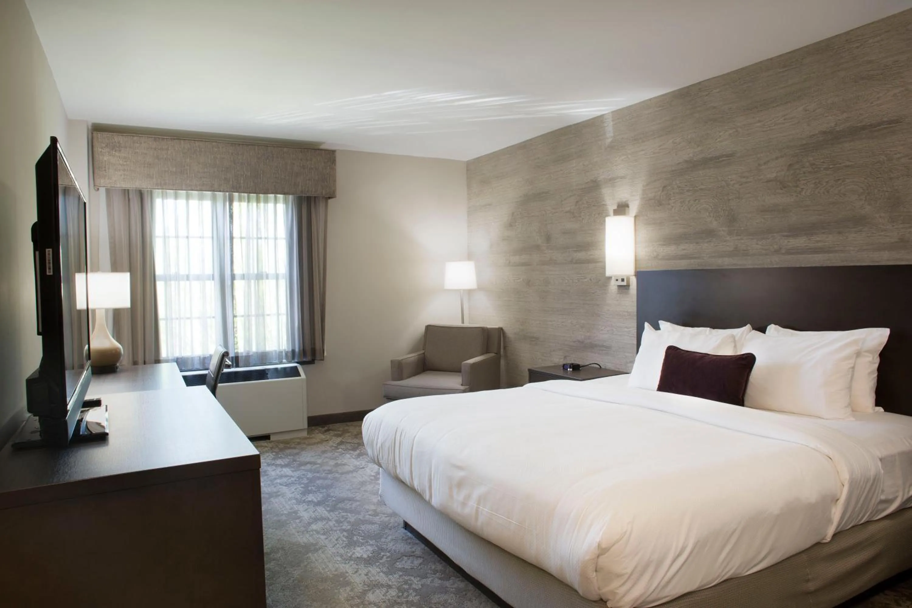 Bed in Normandy Farm Hotel & Conference Center