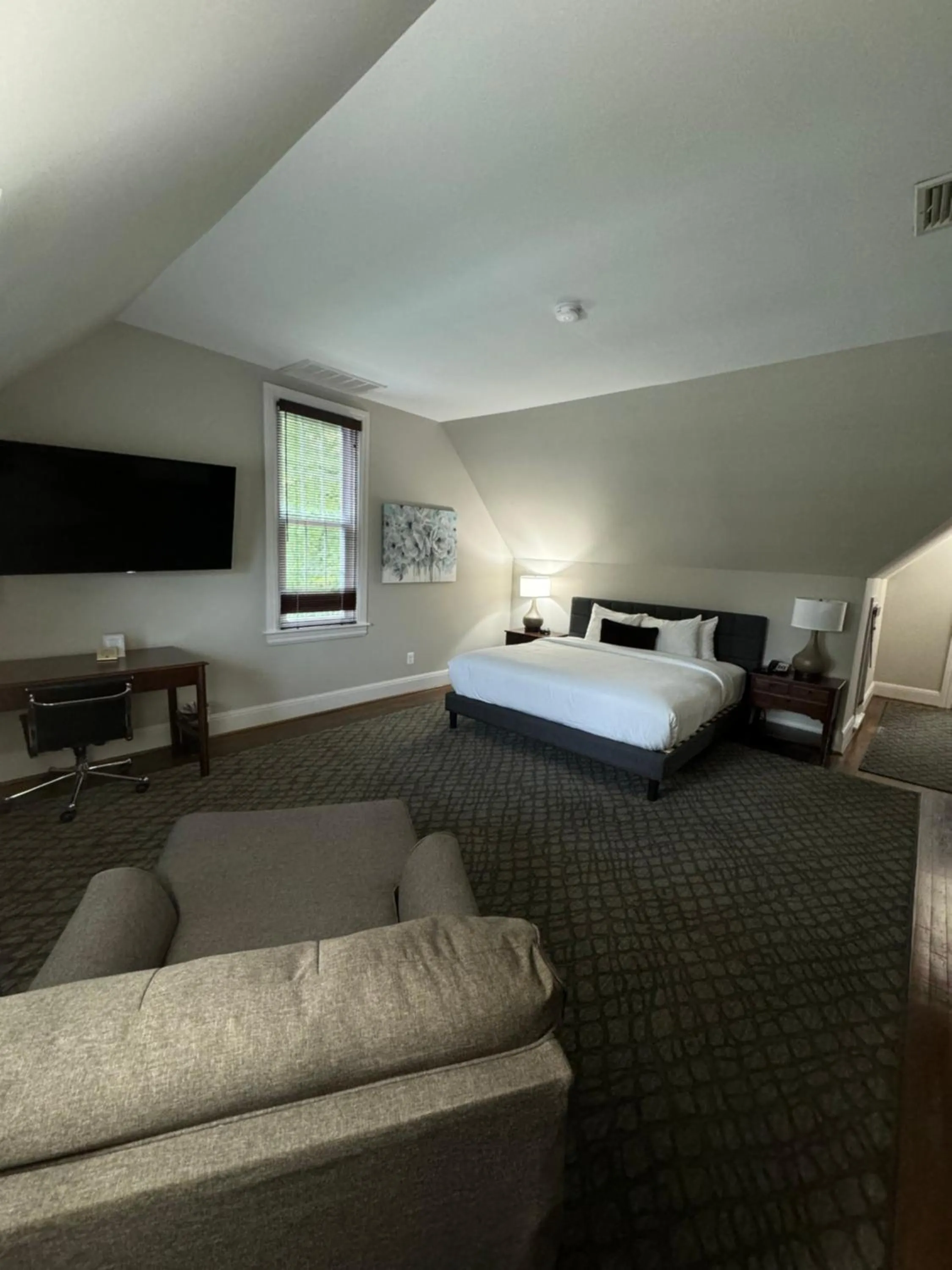 Bed in Normandy Farm Hotel & Conference Center