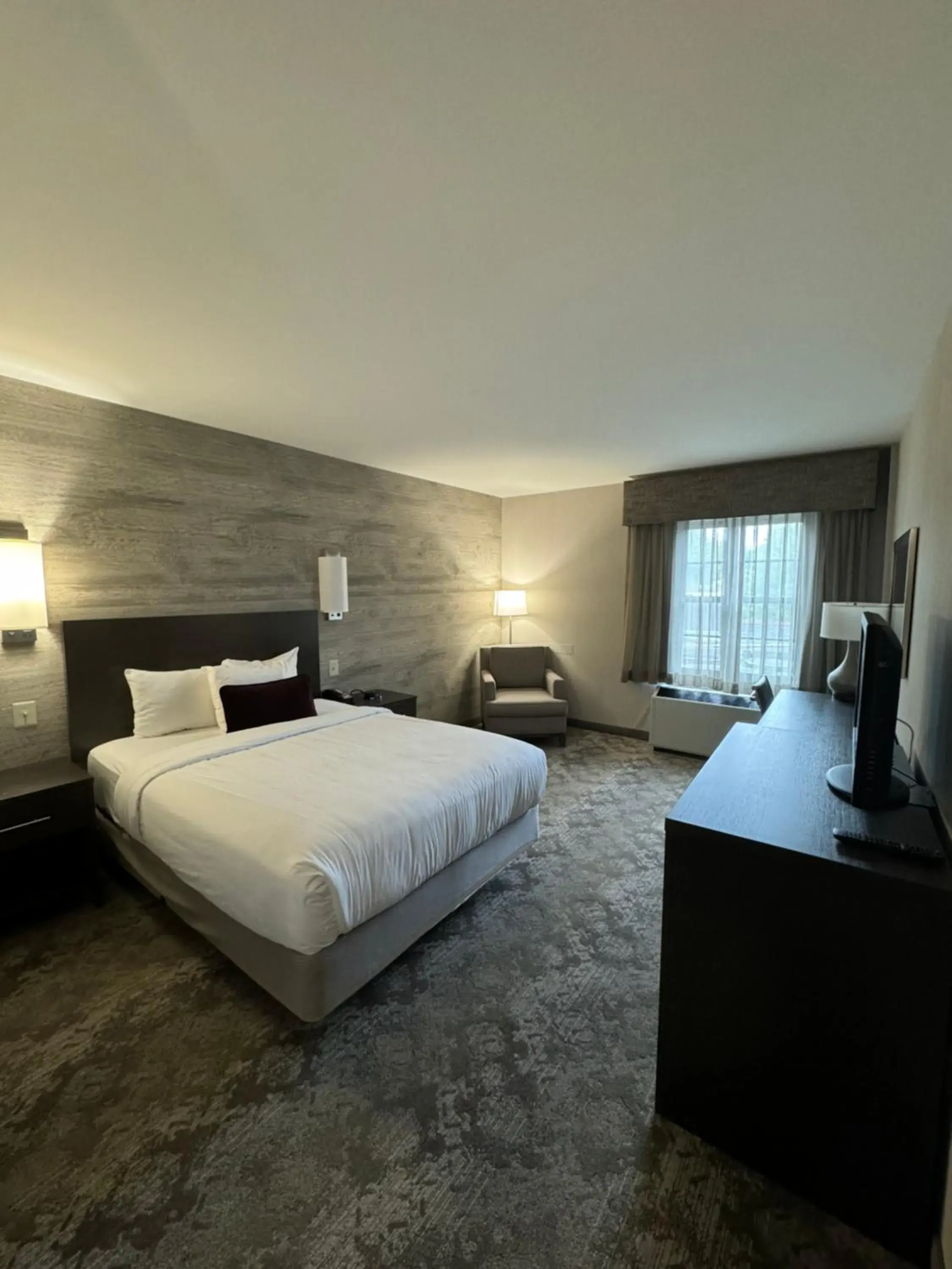 Queen Room - Disability Access in Normandy Farm Hotel & Conference Center Queen Room - Disability Access in Normandy Farm Hotel & Conference Center