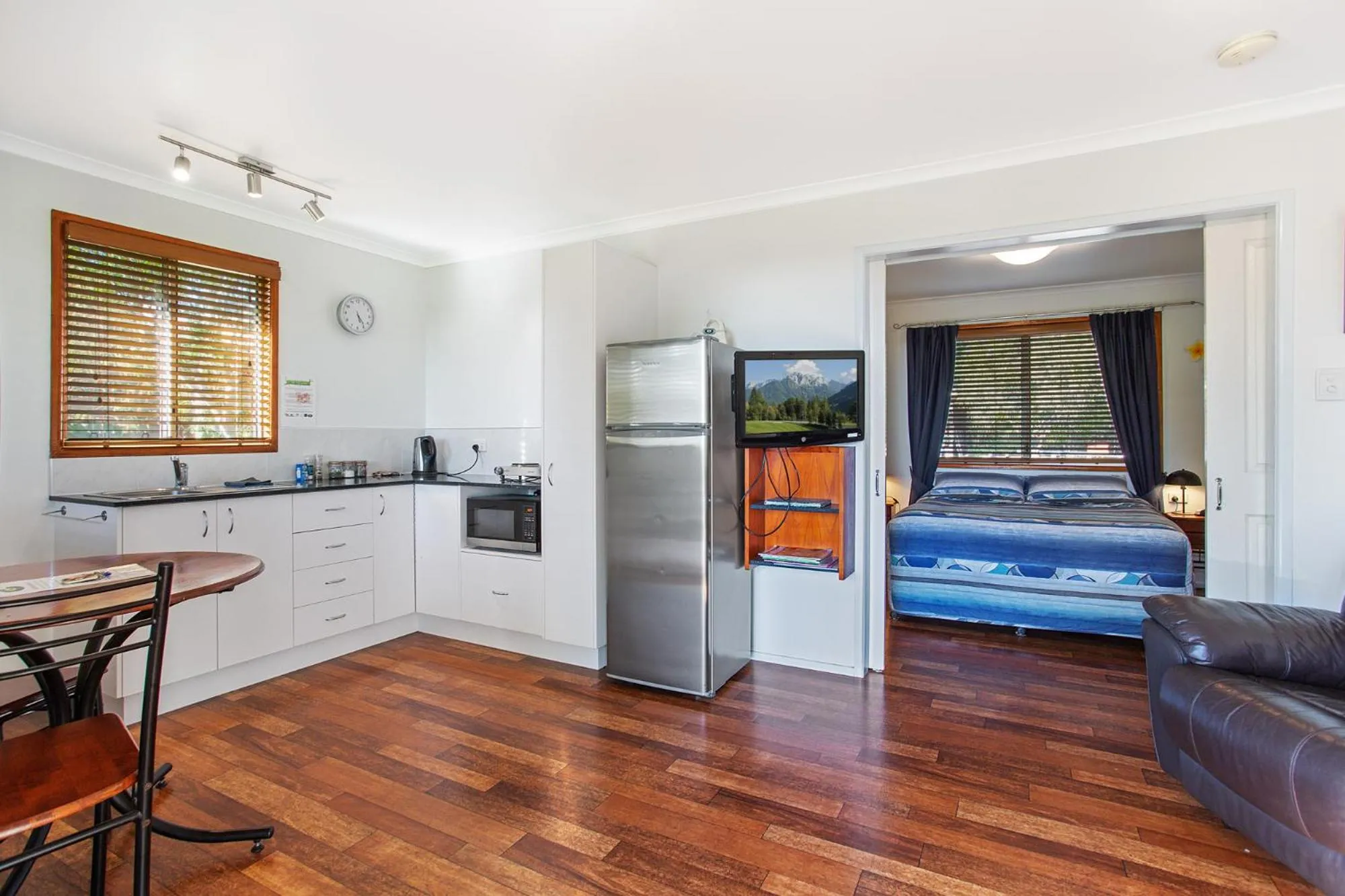 Kitchen or kitchenette in Amamoor Homestead and Country Cottages