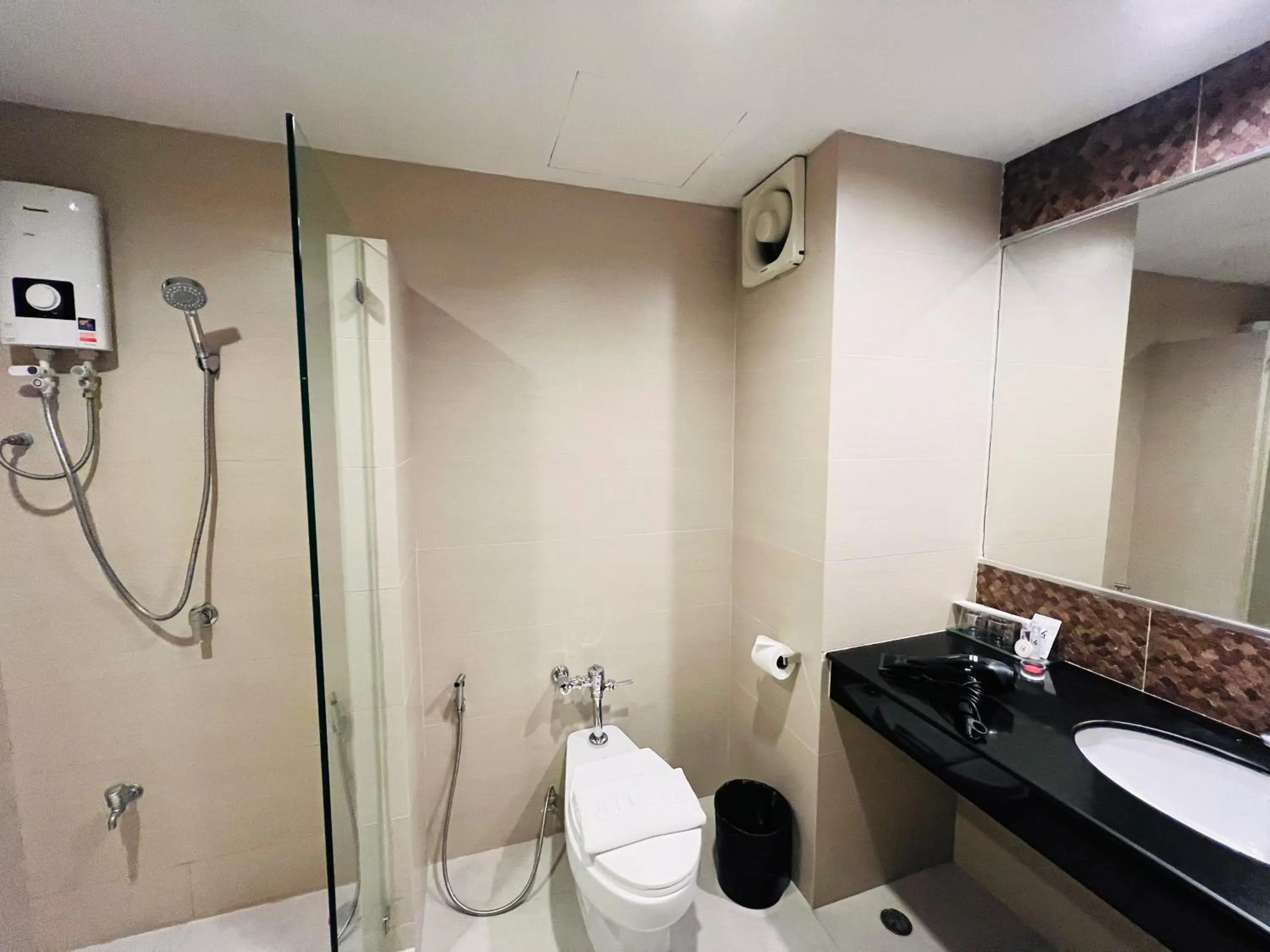 Bathroom in 14 Place