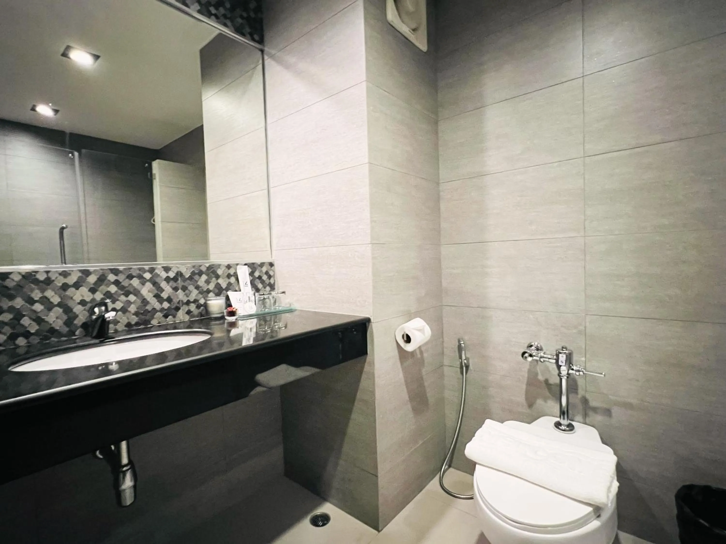 Bathroom in 14 Place