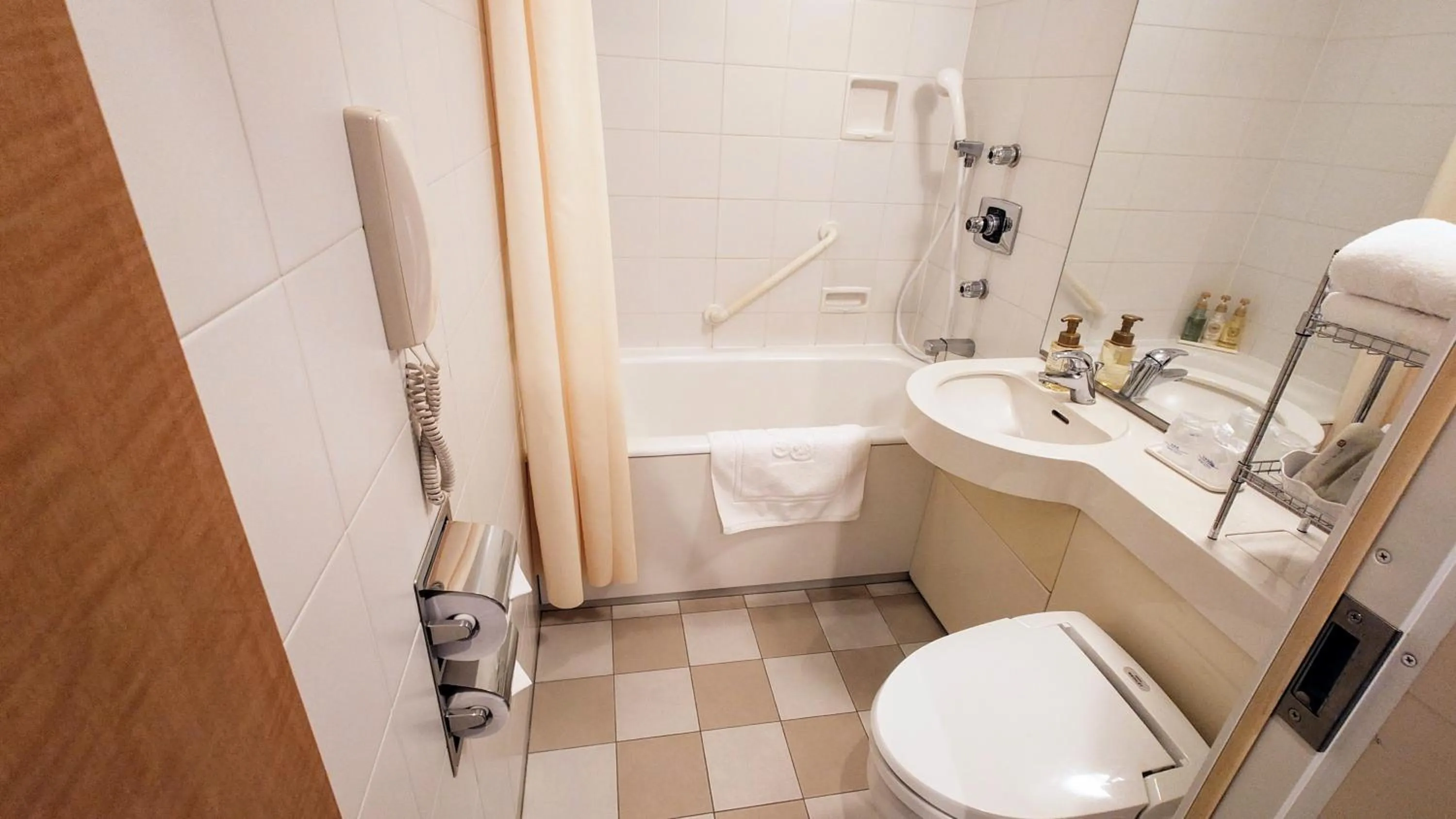 Toilet in Okura Chiba Hotel