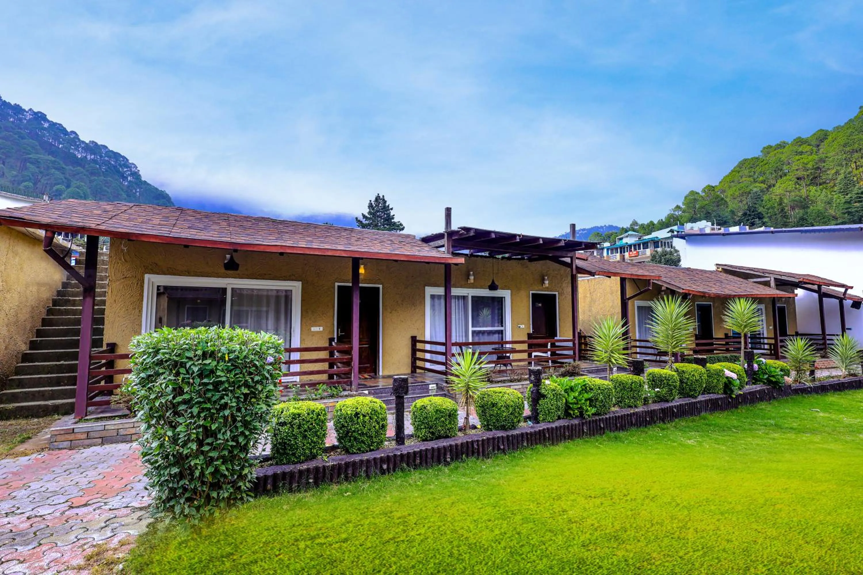 Property building in Foxoso Misty Oaks - Hotel & Resort