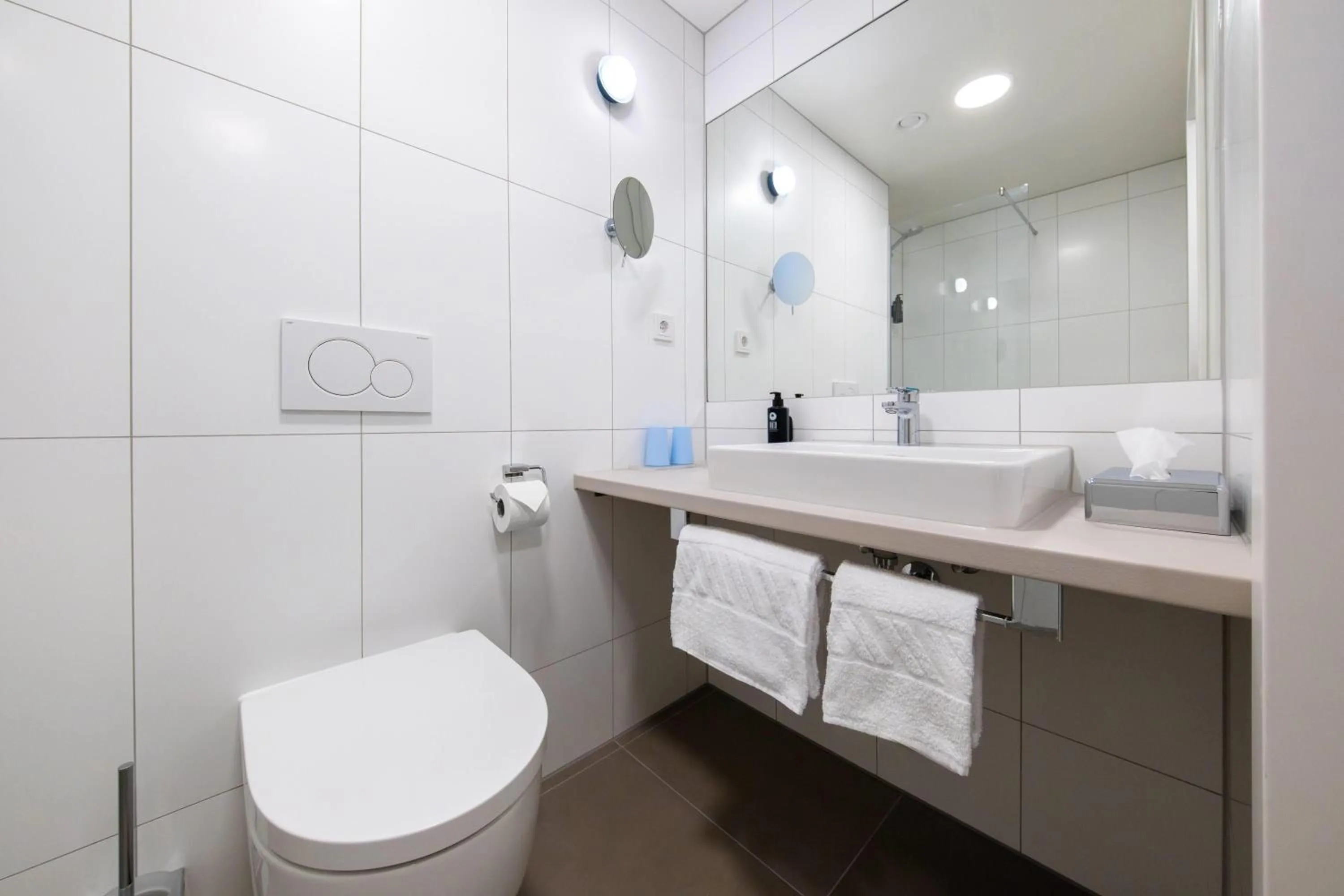 Bathroom in Vienna House Easy by Wyndham Vienna Airport