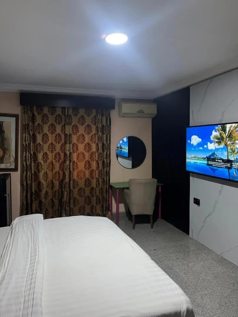 Bed in Hotel Paris Suites