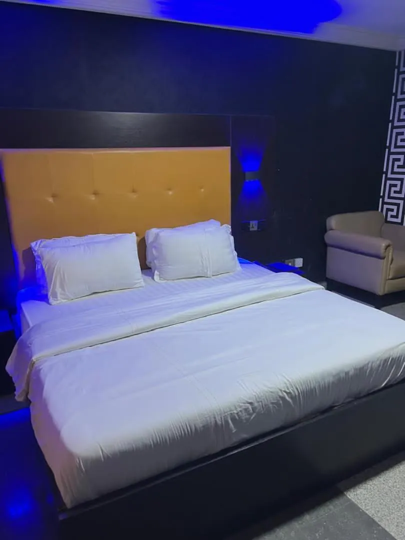 Bed in Hotel Paris Suites