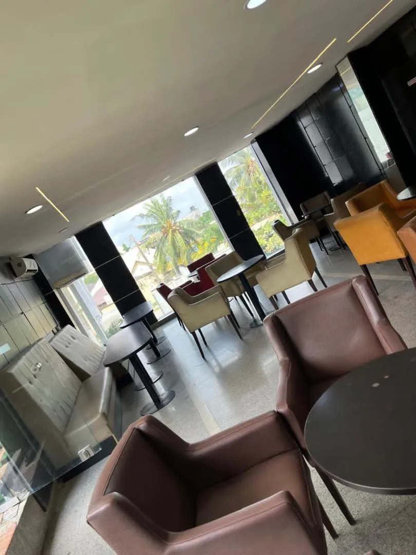 Restaurant/places to eat in Hotel Paris Suites