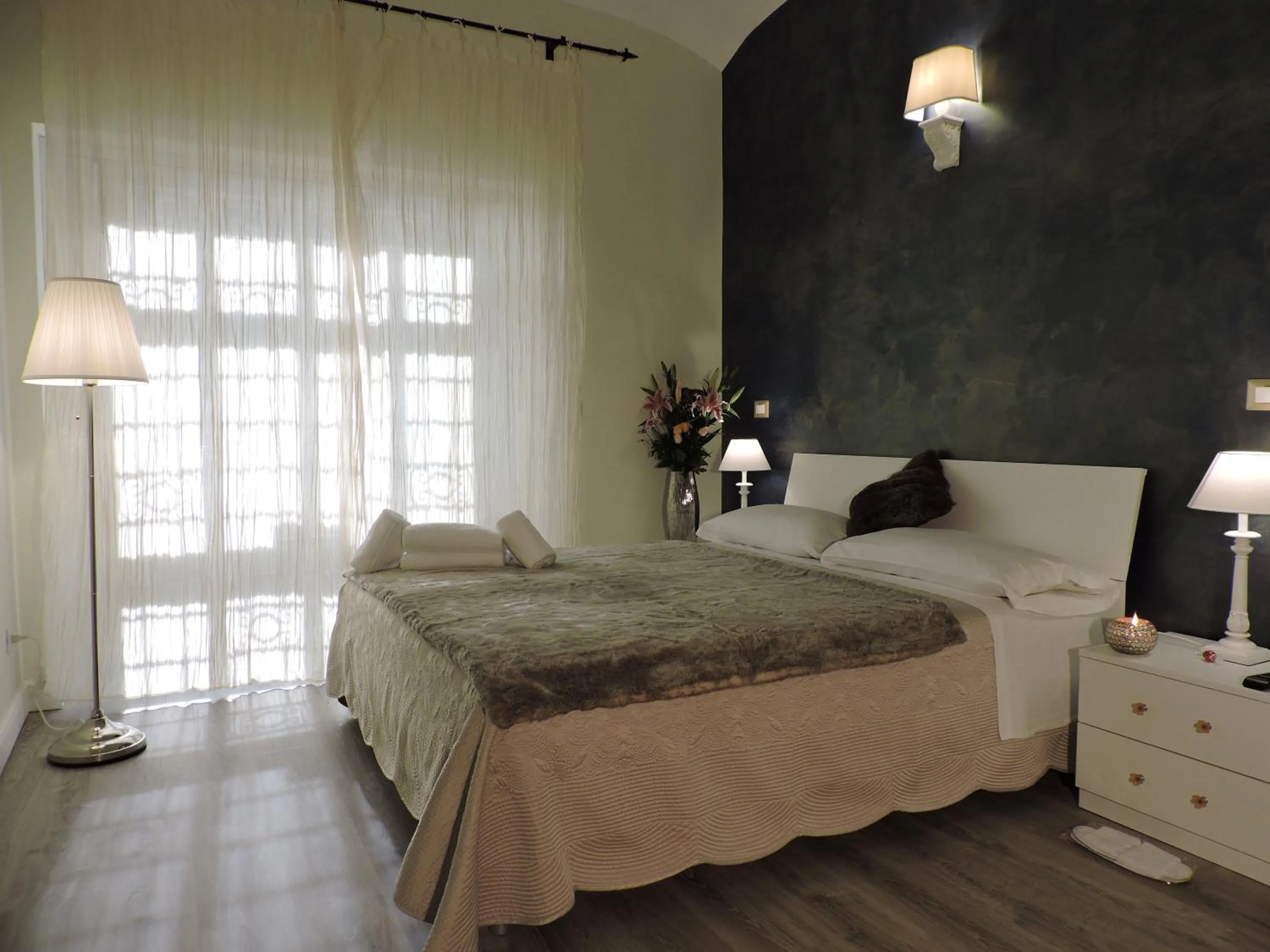 Photo of the whole room, Bed in Anfiteatro Suite