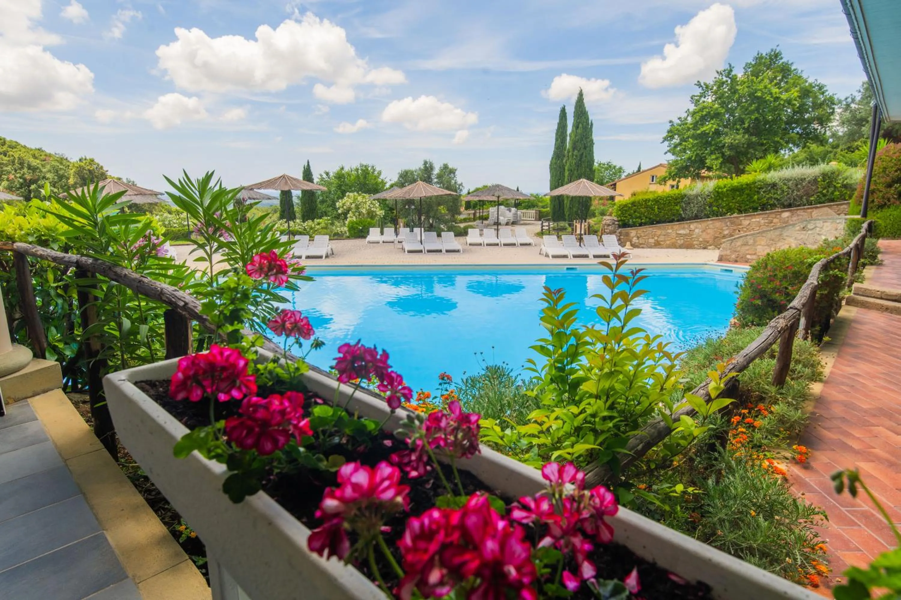 Swimming pool in Borgo Felciaione
