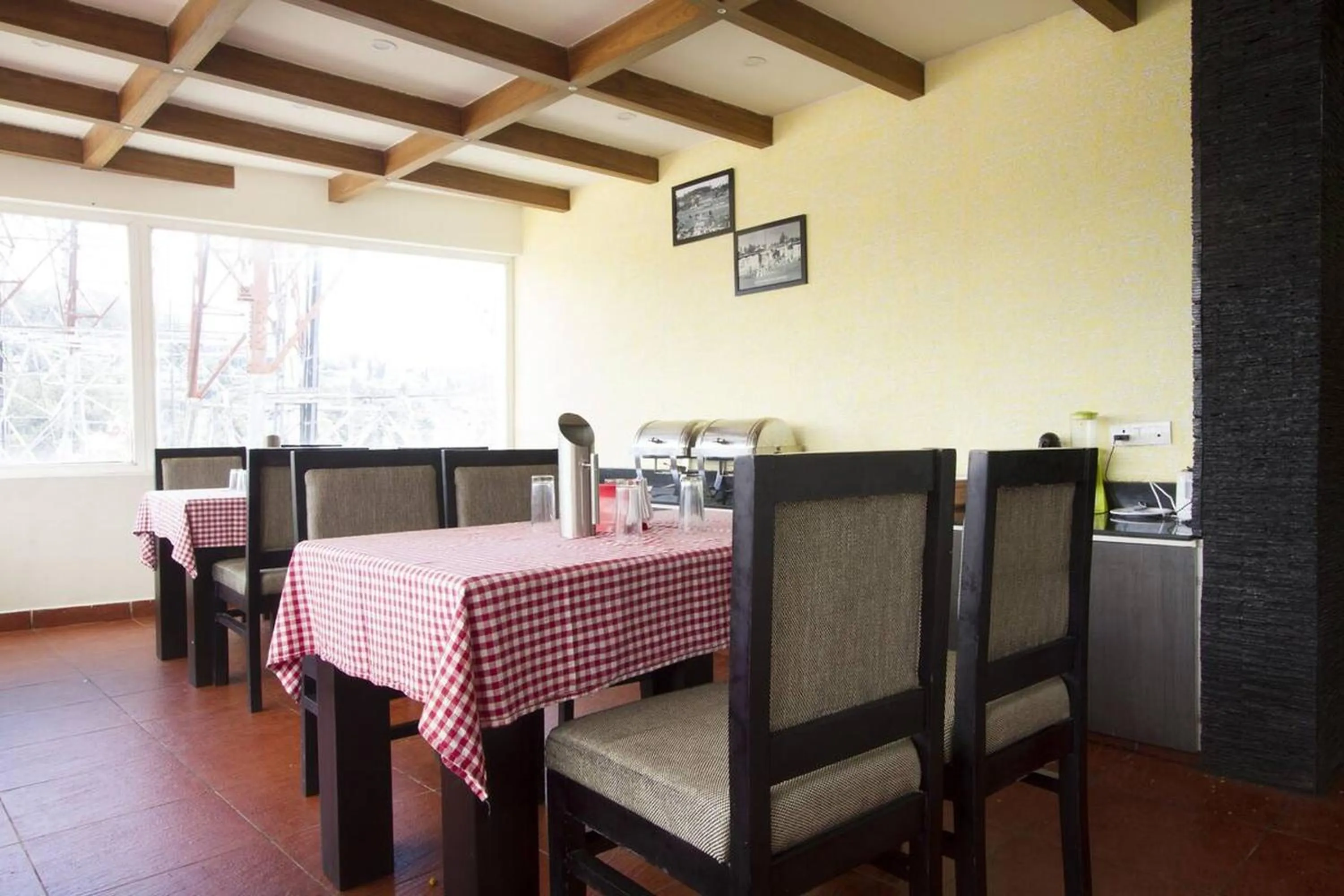 Restaurant/places to eat in FabHotel Sholas Residency I - Nr Government Rose Garden