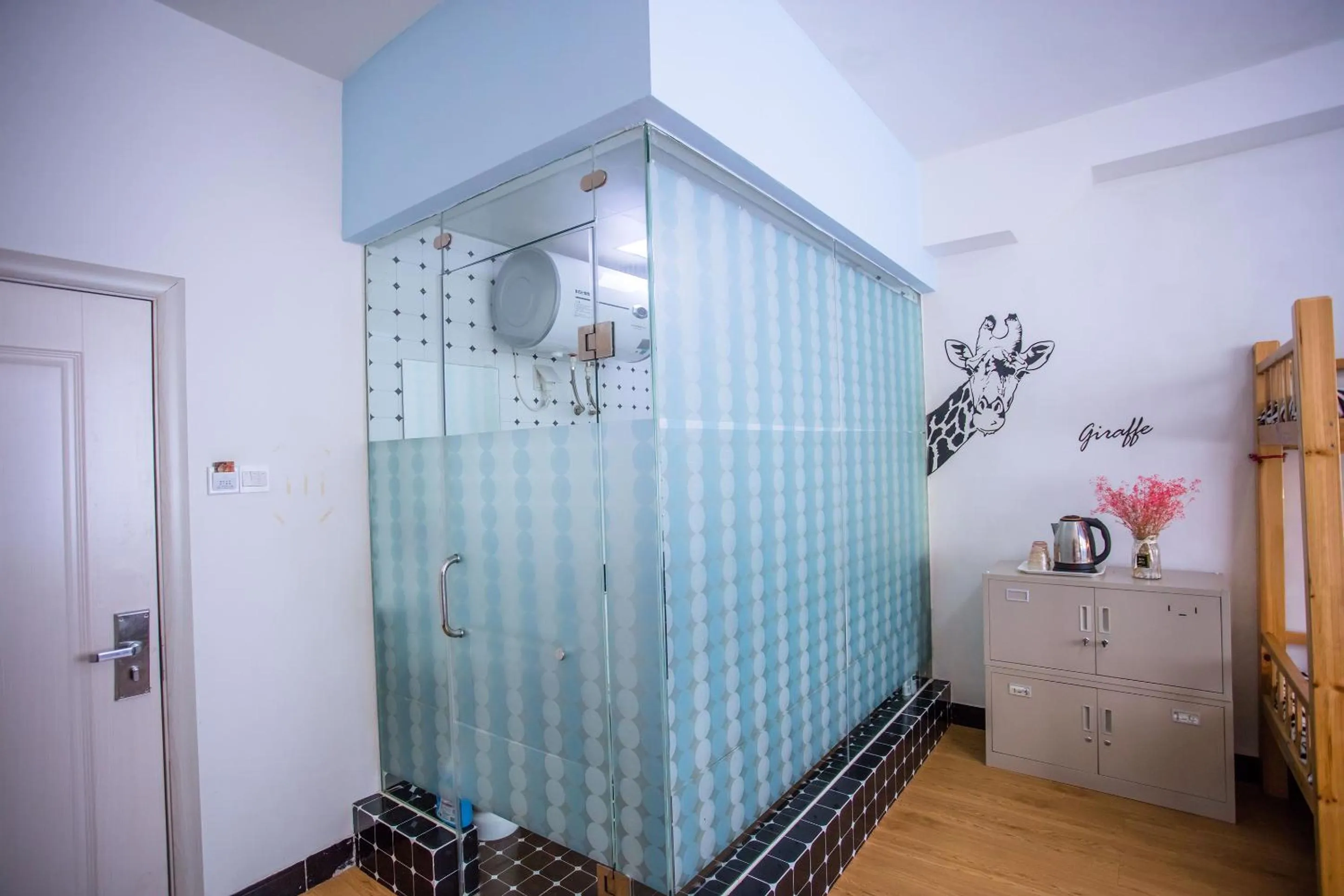 Shower in Murphy Youth Hostel Guilin桂林北站莫非青年旅舍