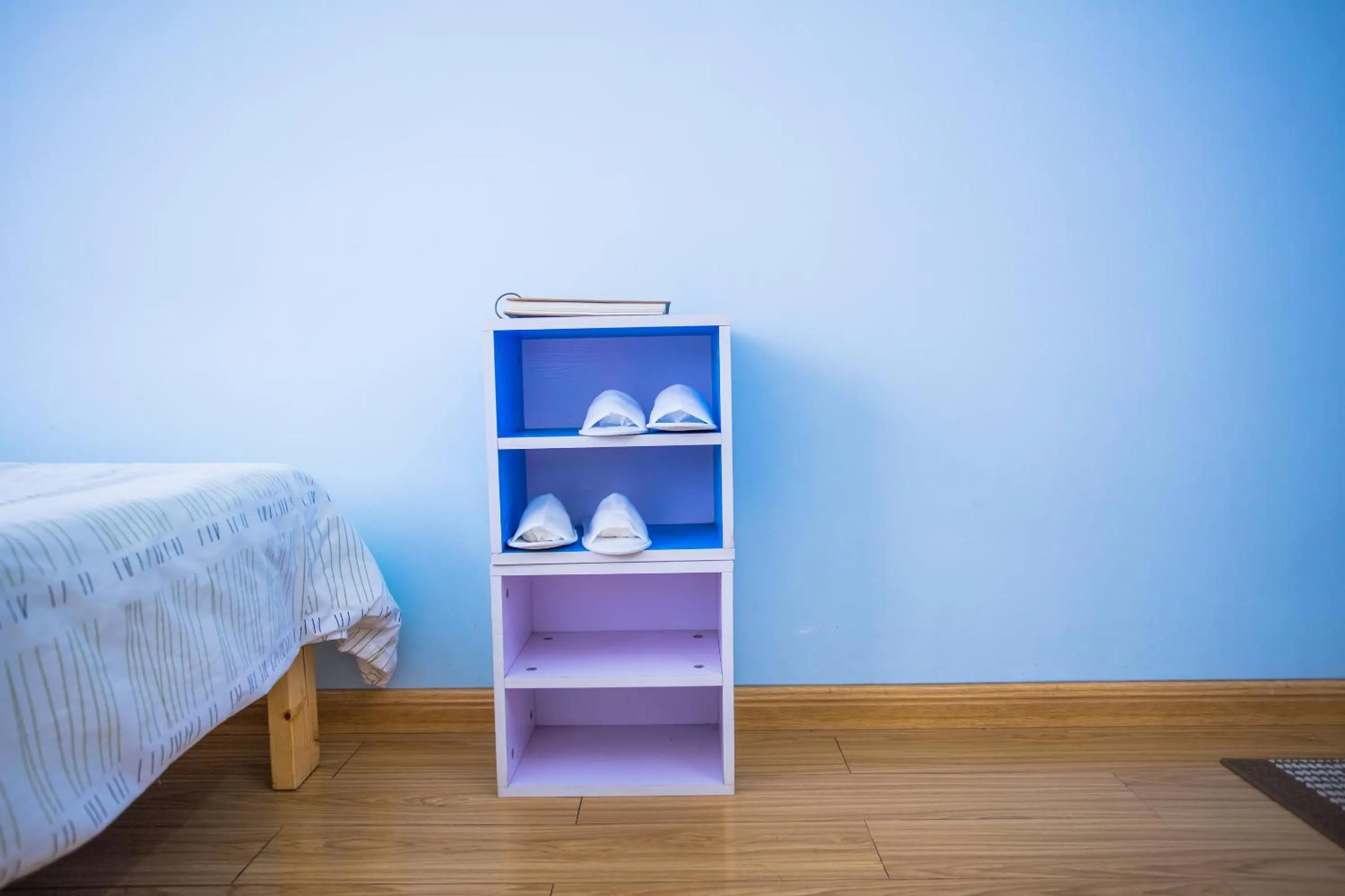 Decorative detail, Bed in Murphy Youth Hostel Guilin桂林北站莫非青年旅舍