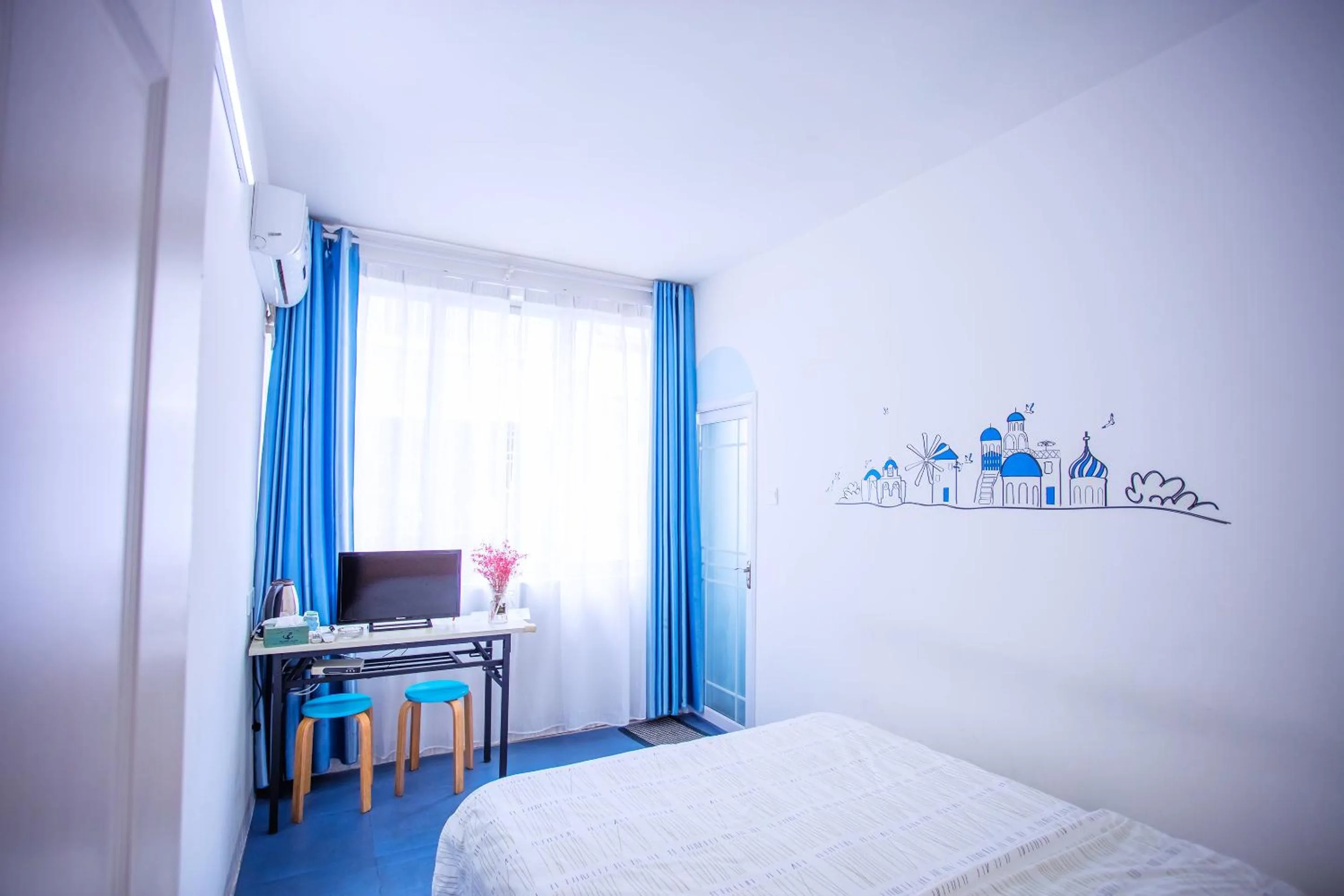 Communal lounge/ TV room, Bed in Murphy Youth Hostel Guilin桂林北站莫非青年旅舍