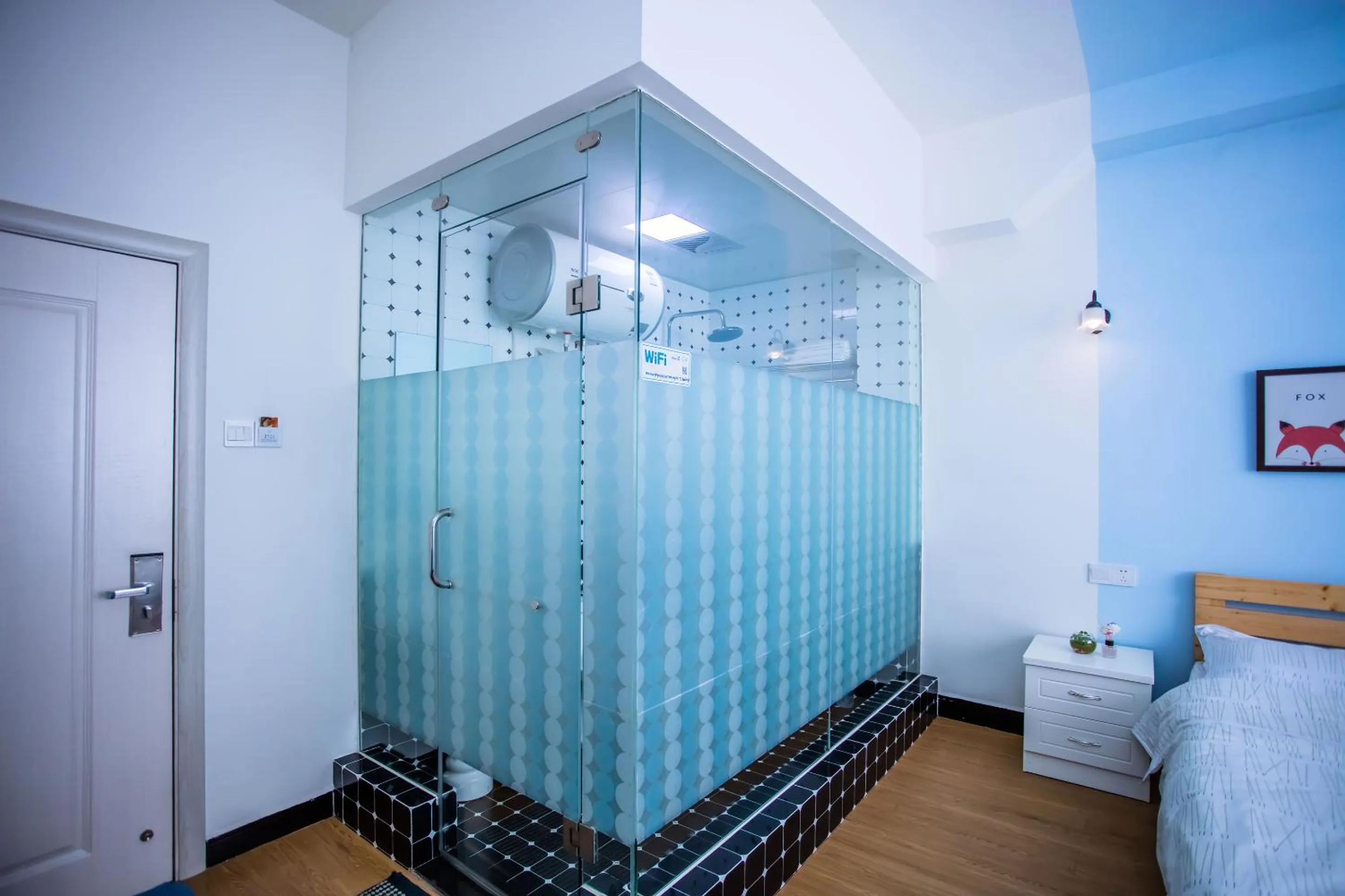 Shower in Murphy Youth Hostel Guilin桂林北站莫非青年旅舍