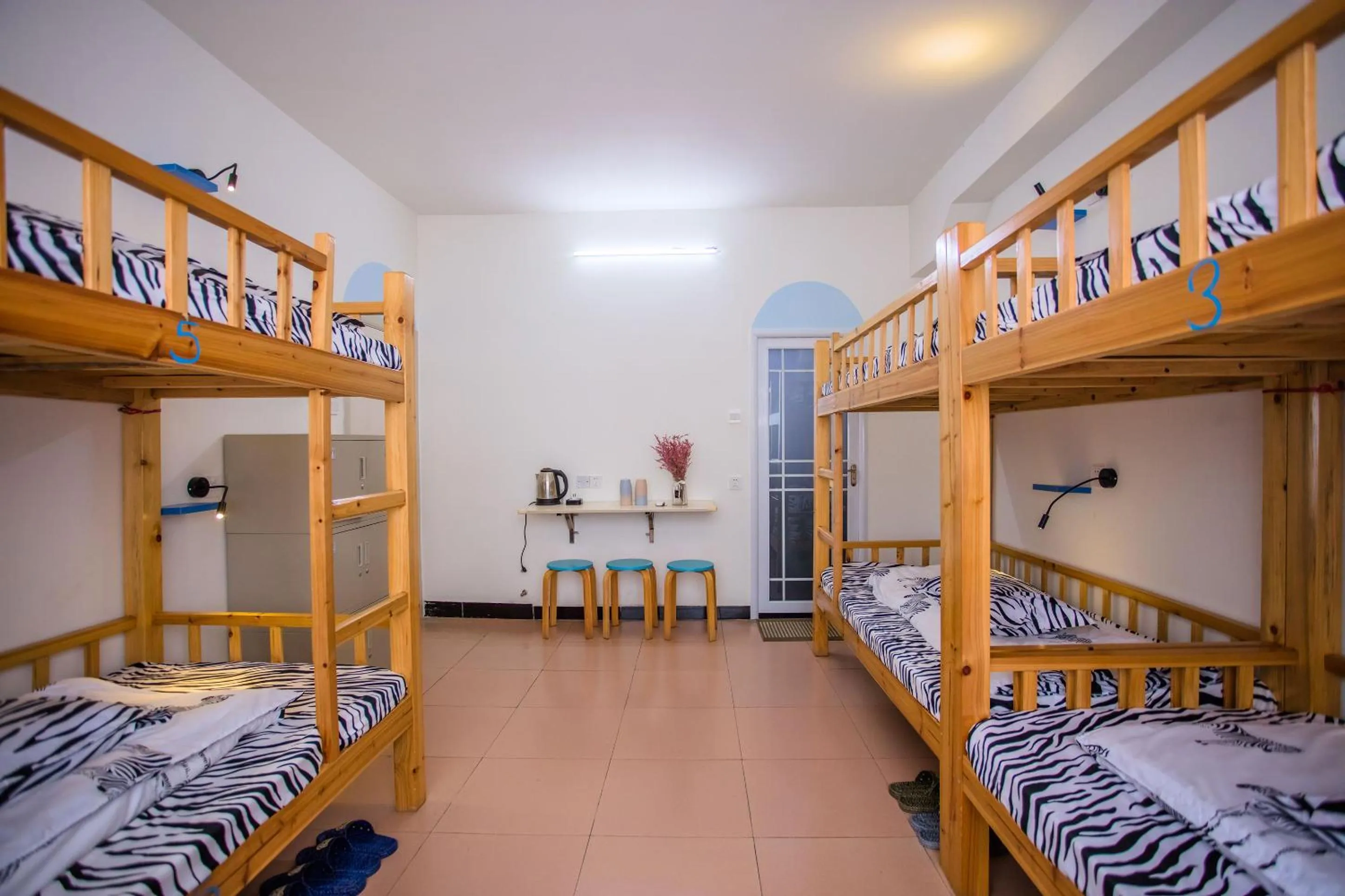 Photo of the whole room, Bed in Murphy Youth Hostel Guilin桂林北站莫非青年旅舍