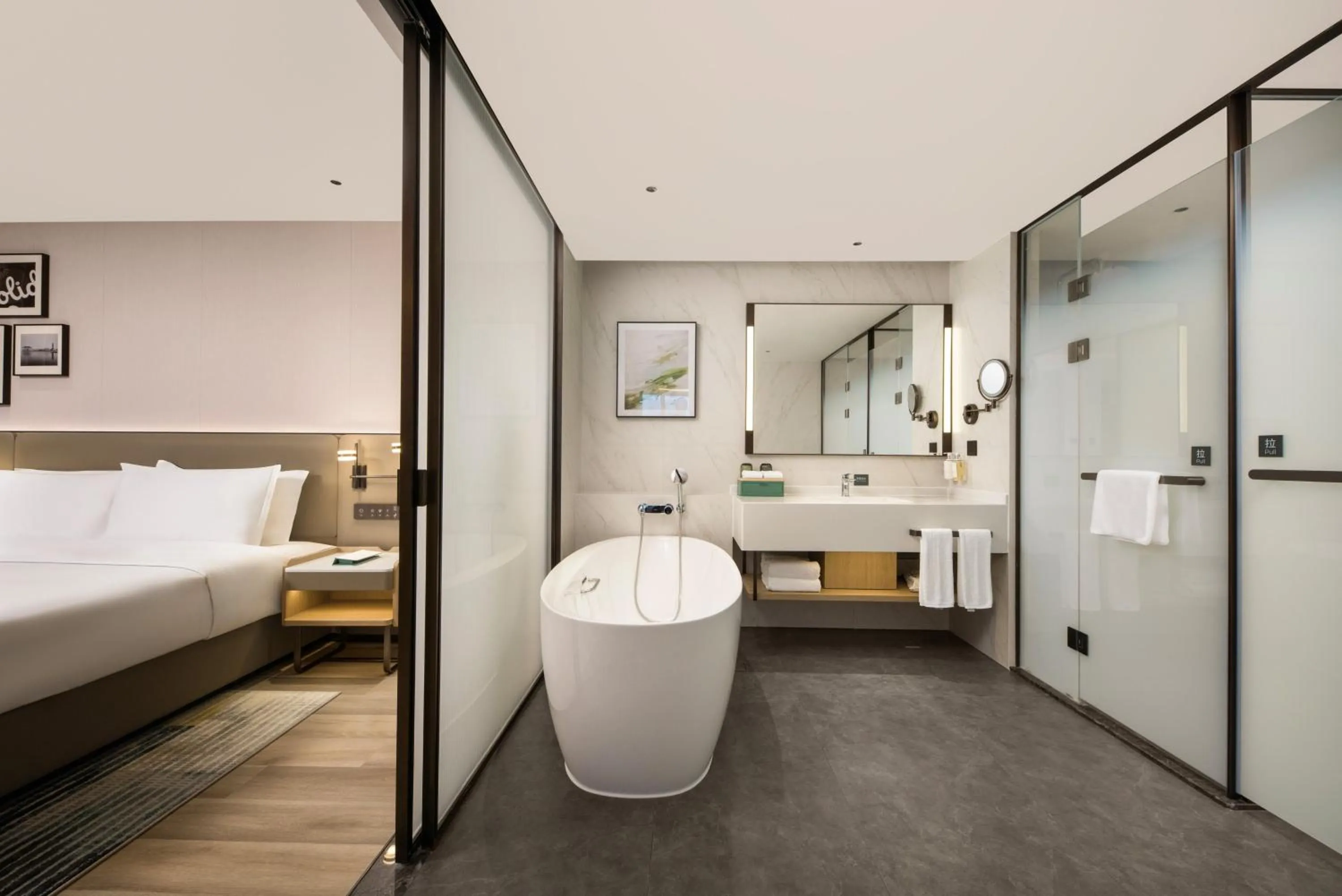 One-Bedroom Suite with City View in Holiday Inn Yiwu Center by IHG