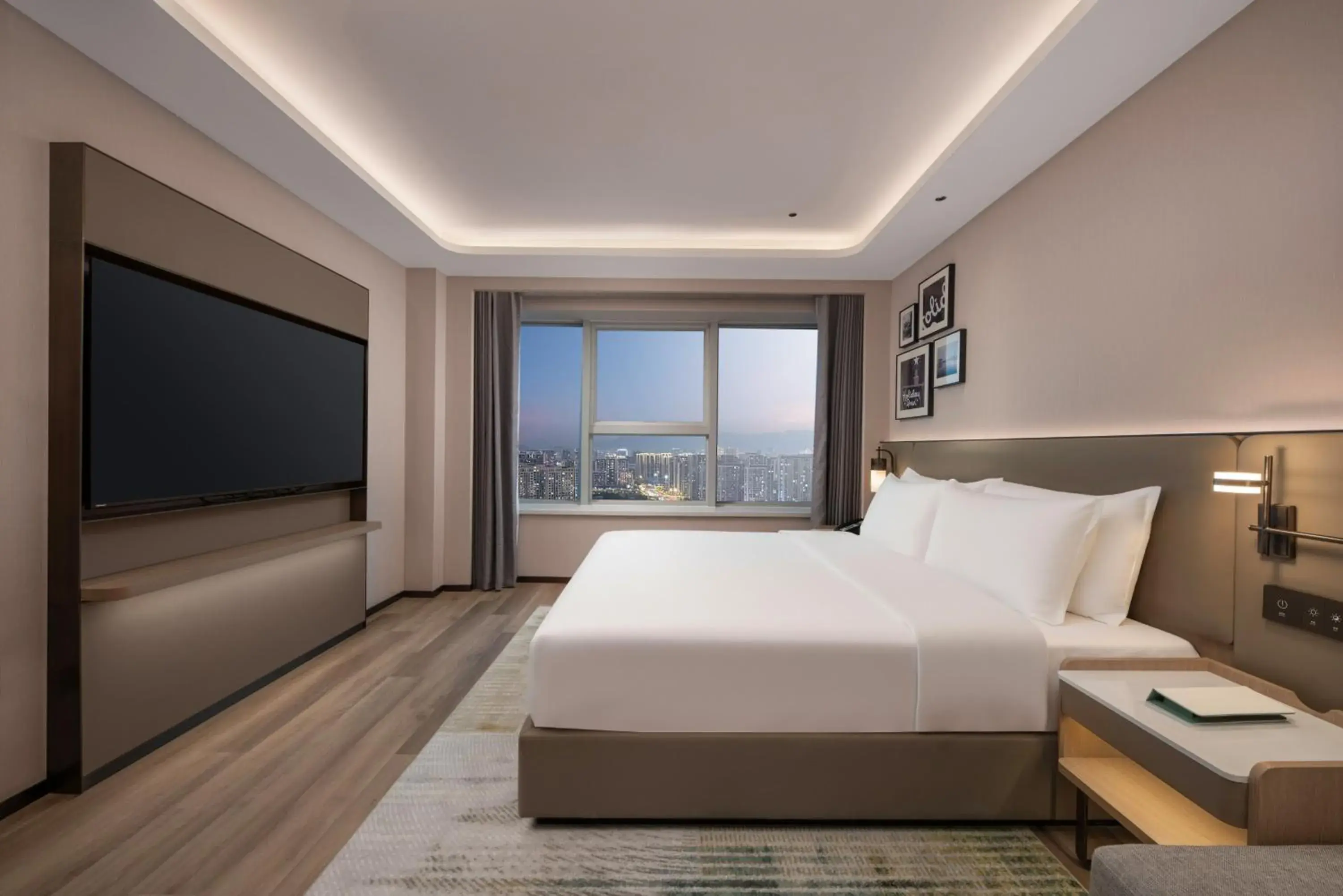Premium King Room with City View - Lounge Access in Holiday Inn Yiwu Center by IHG Premium King Room with City View - Lounge Access in Holiday Inn Yiwu Center by IHG