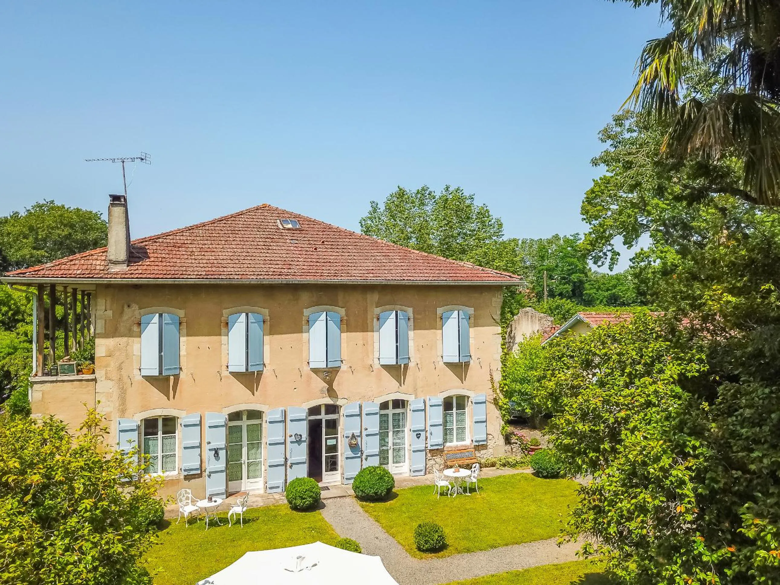 Property building in Appart'Hôtel Bellevue