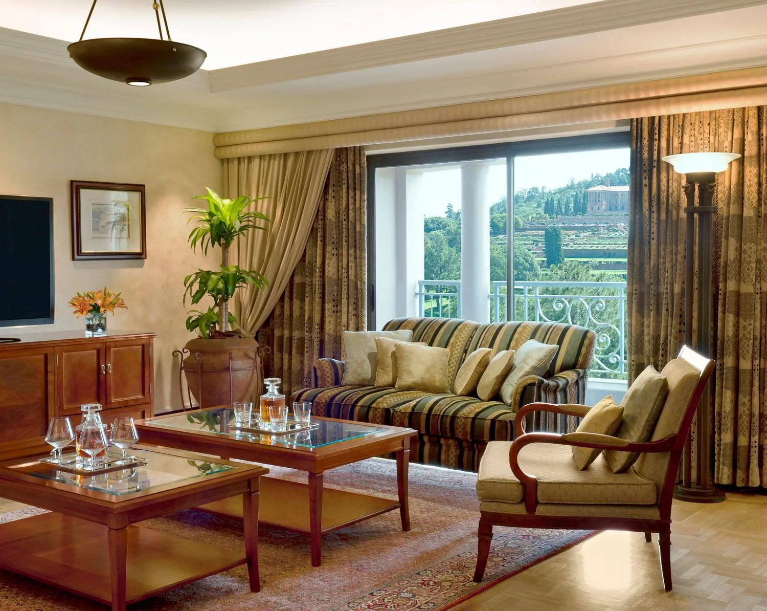 Lounge or bar in CT Hotel