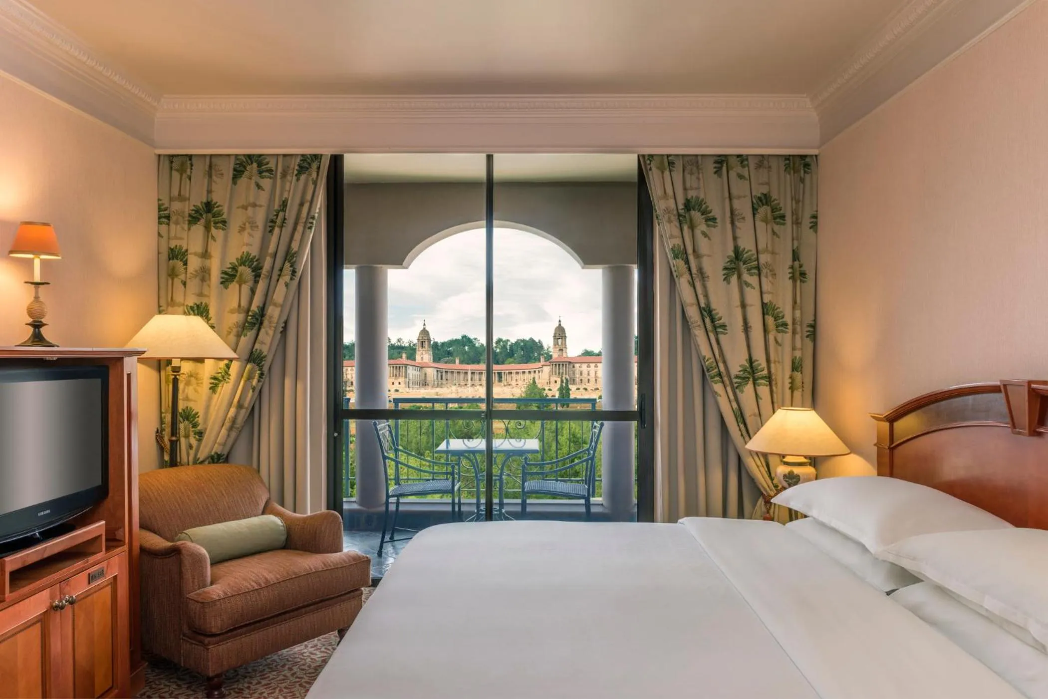 Bedroom, Bed in CT Hotel