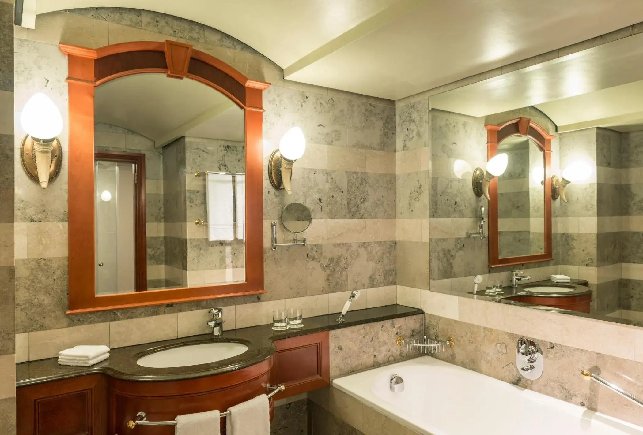 Deluxe King, Guest room, King in CT Hotel Deluxe King, Guest room, King in CT Hotel