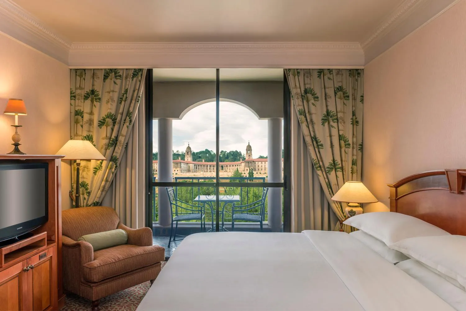 Bedroom, Bed in CT Hotel