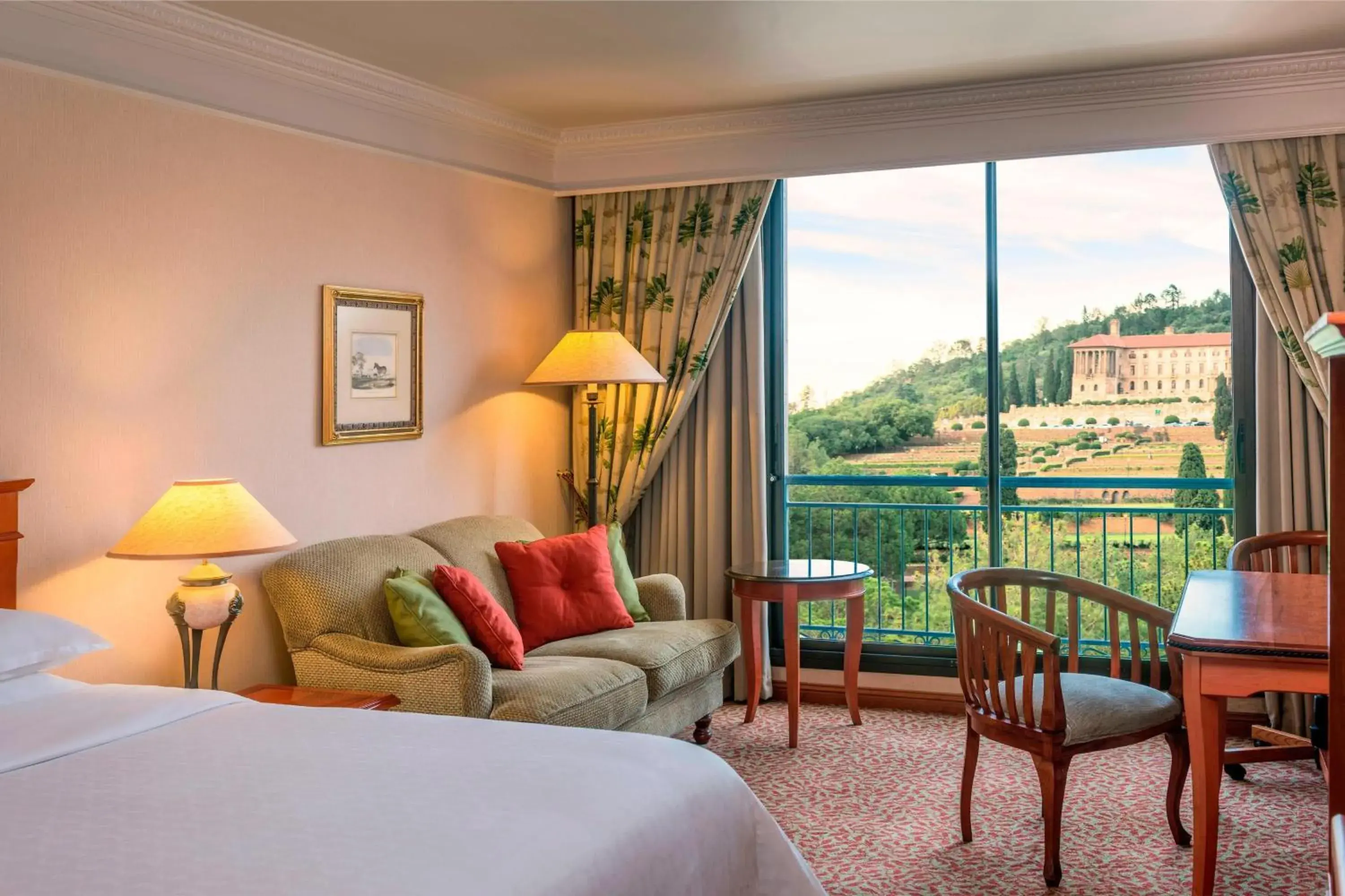 Club King, Club level, Guest room, 1 King in CT Hotel Club King, Club level, Guest room, 1 King in CT Hotel