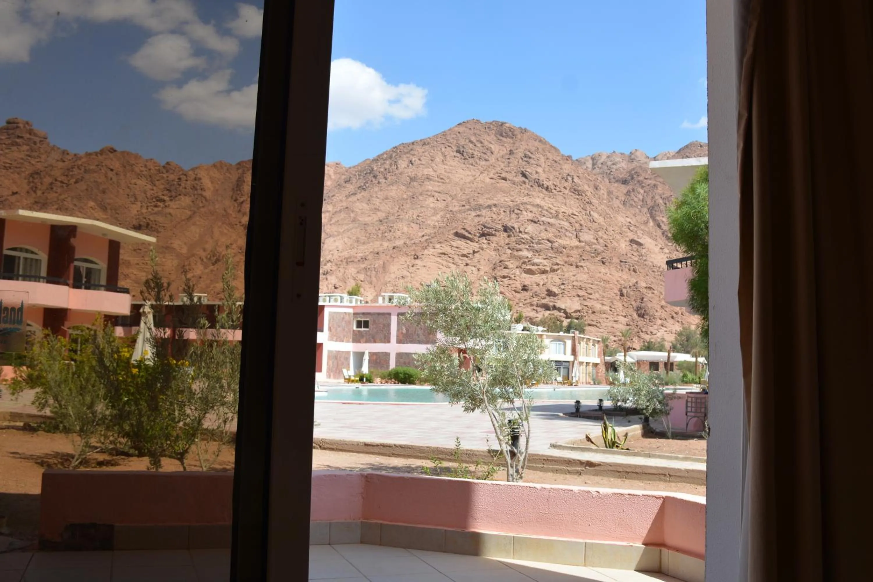 Mountain view in Morgenland Holly Village