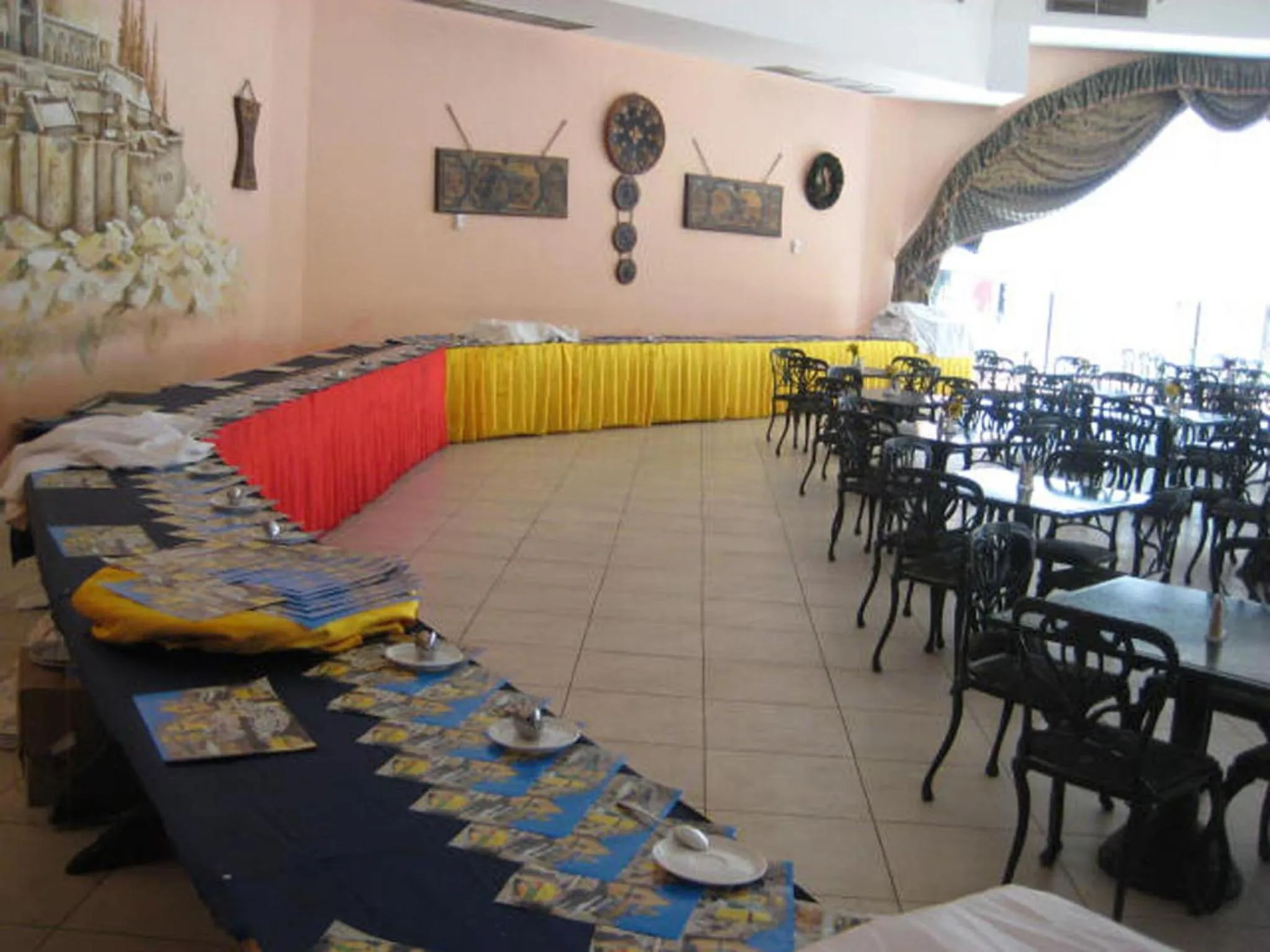 Restaurant/places to eat in Morgenland Holly Village