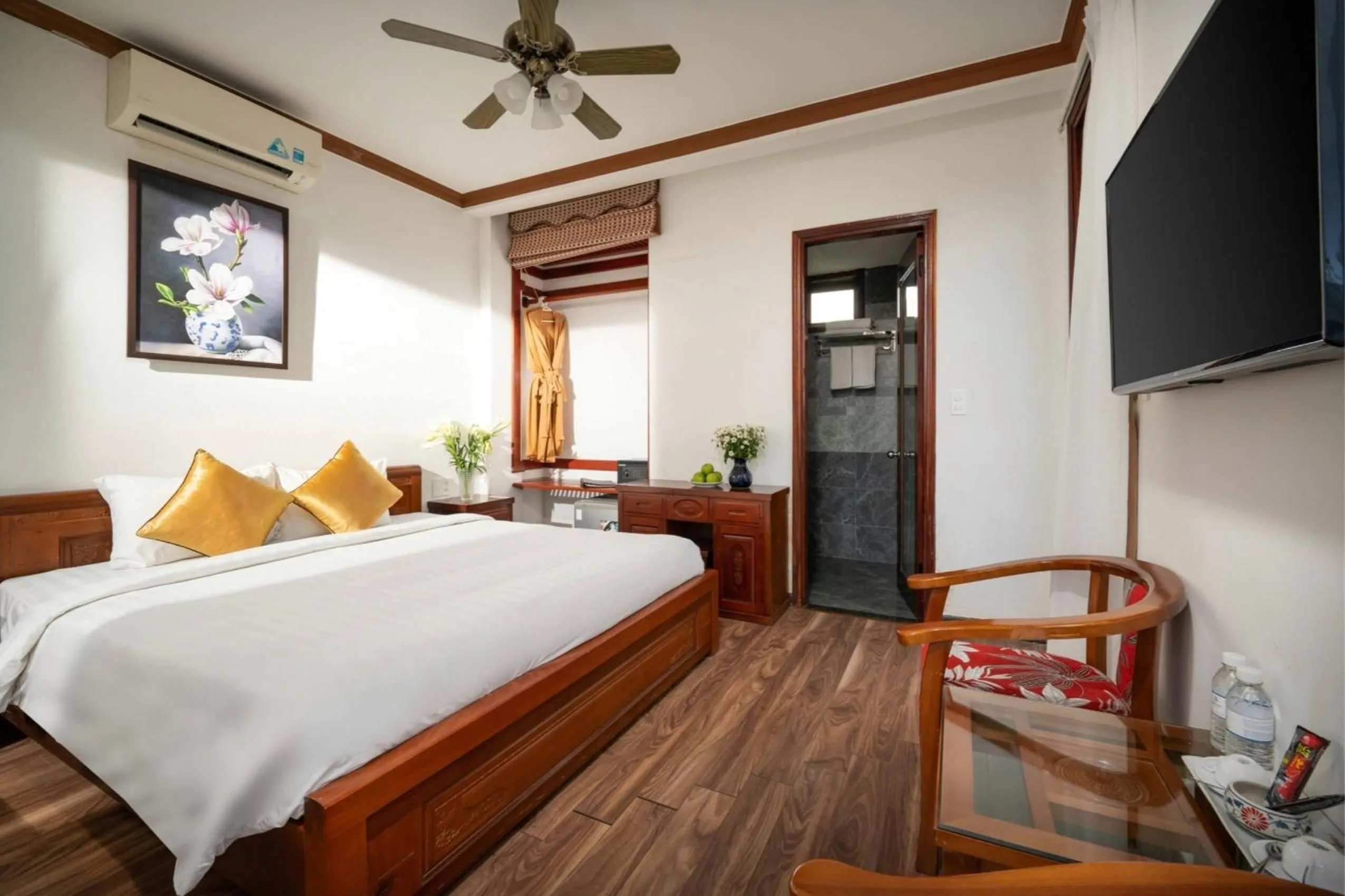 Communal lounge/ TV room, Bed in Ony Retreat Villas
