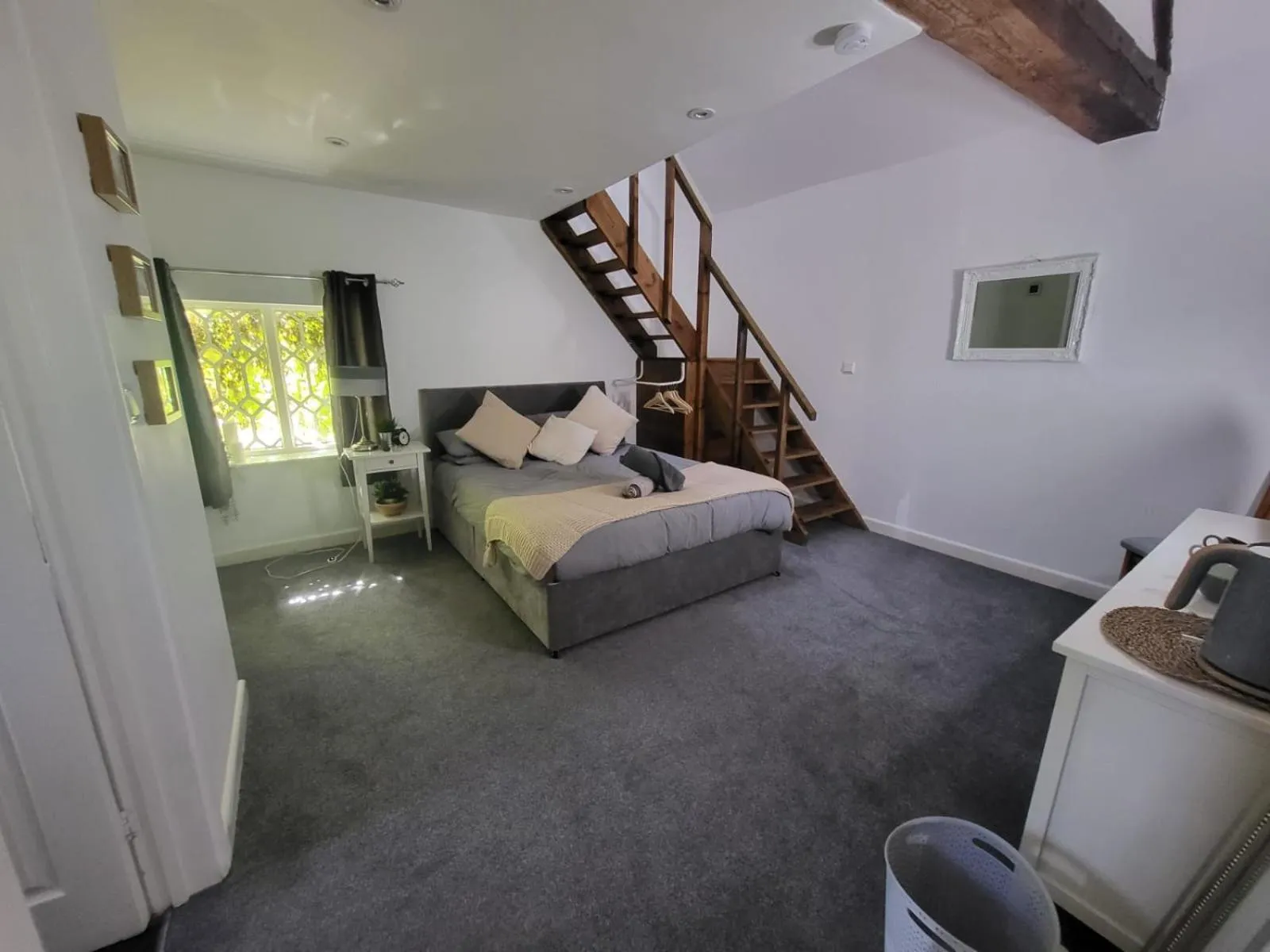 Hursley Rooms - The Dolphin