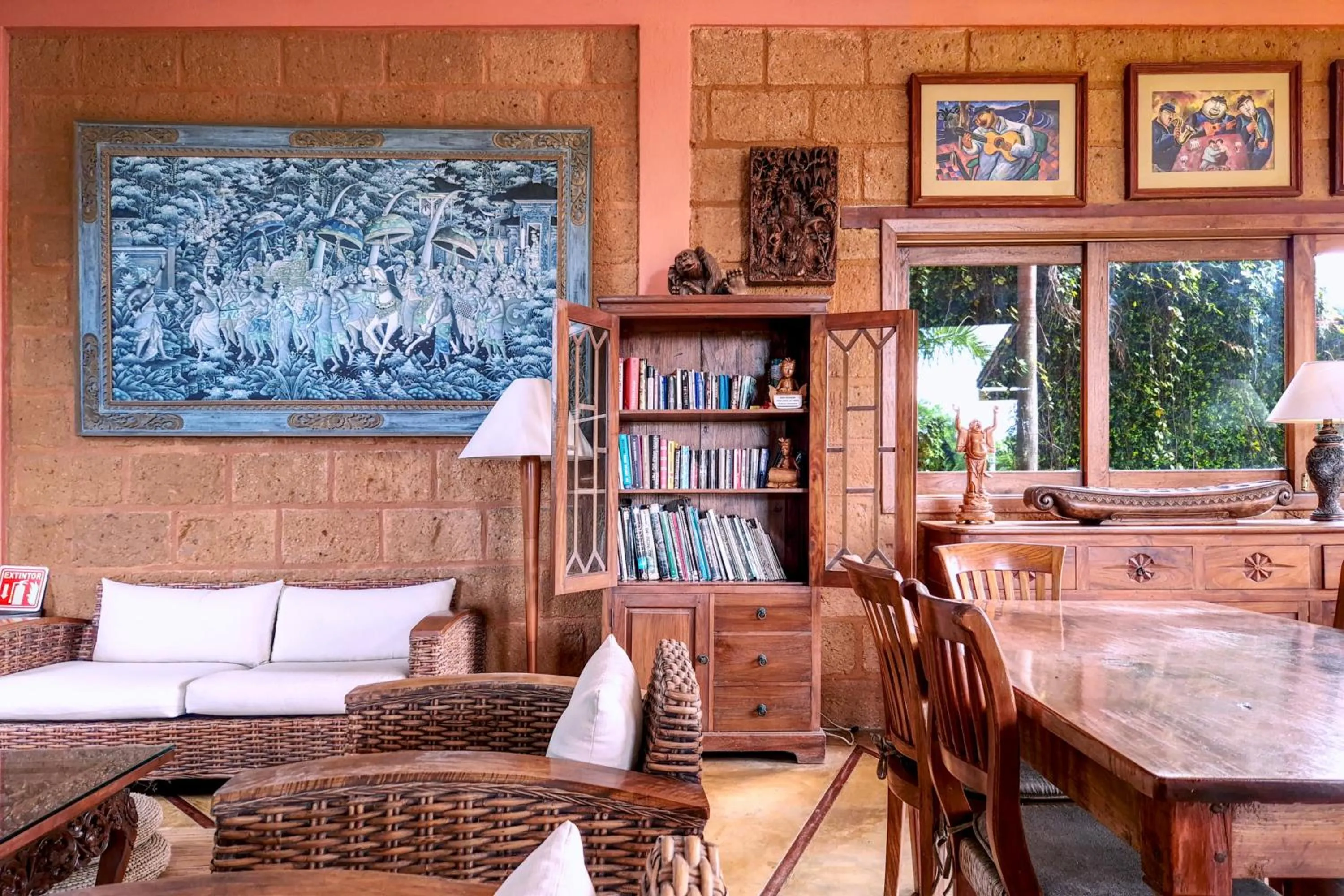 Library in Hotel Casa San Pancho